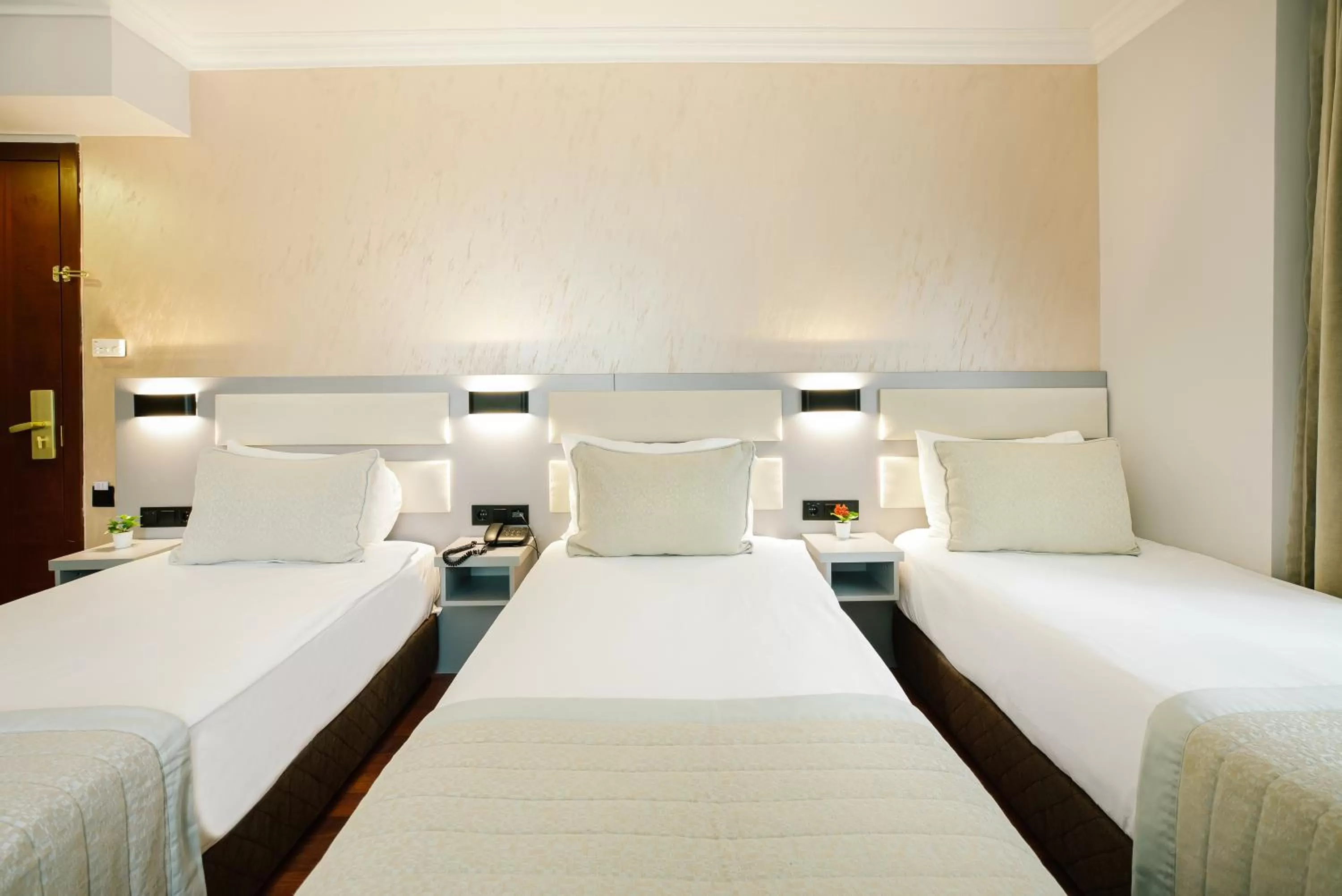 Bedroom, Bed in Marble Hotel