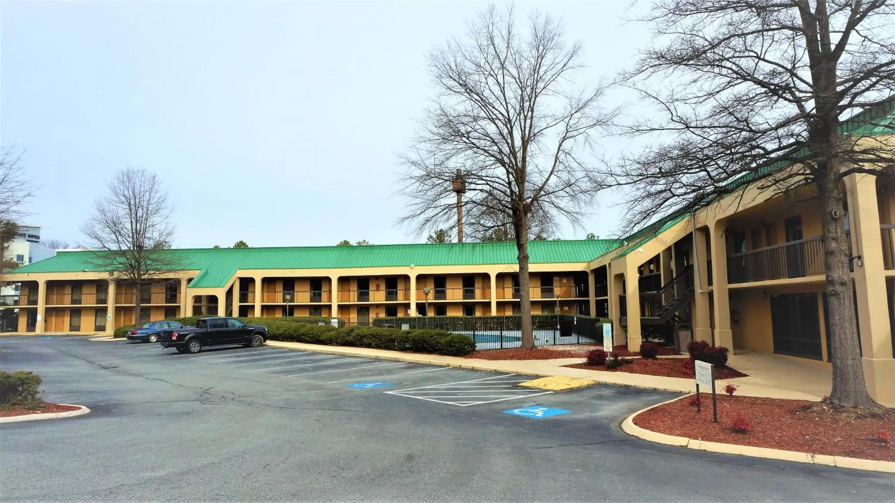 Property Building in Howard Johnson by Wyndham Greensboro Near the Coliseum