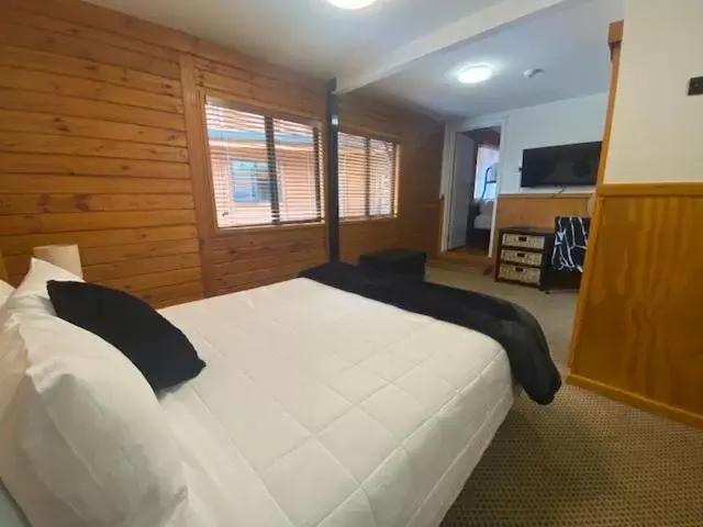 Bed in Lakefront Lodge Taupo