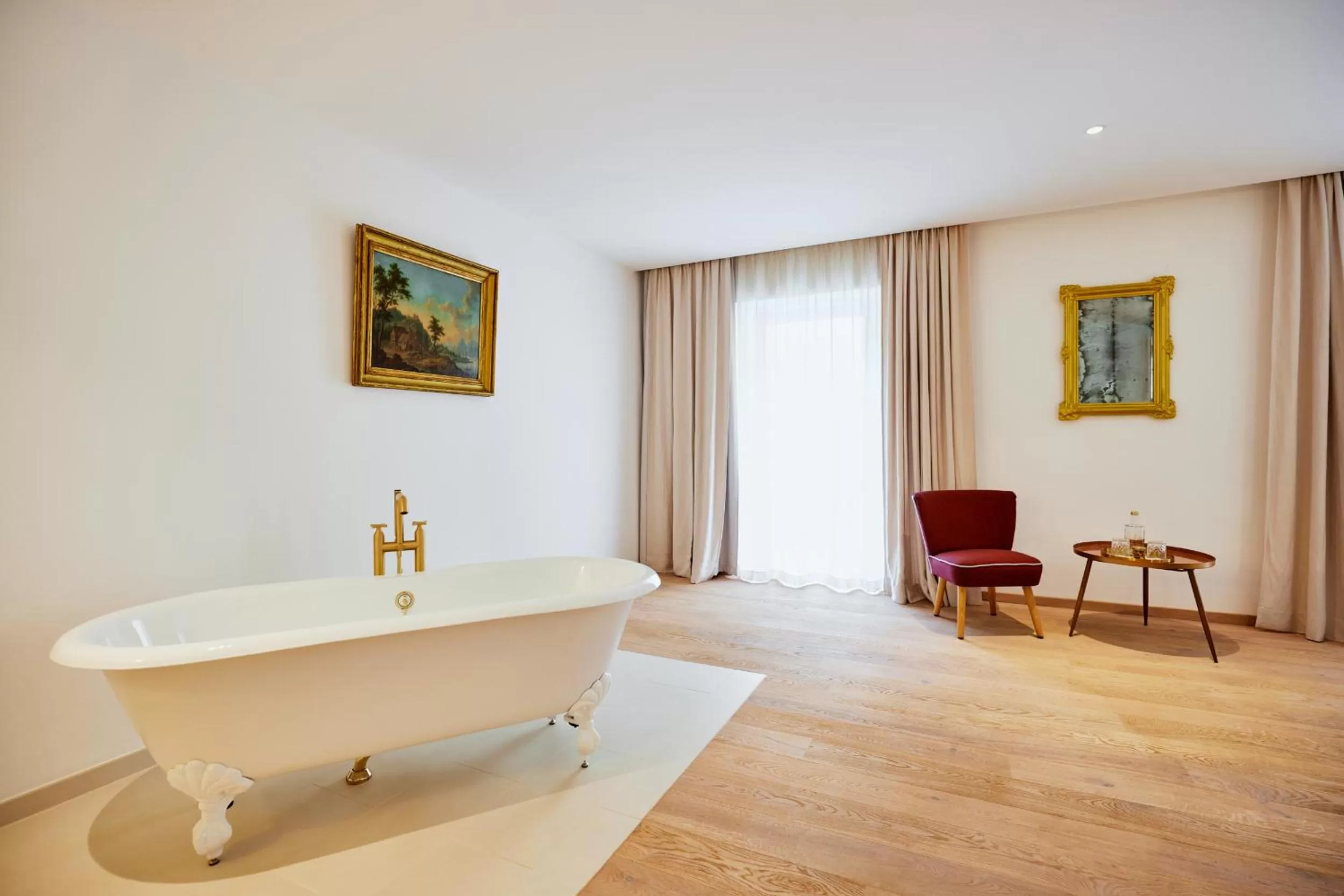 Bath in Boutiquehotel Zum Goldenen Hirschen