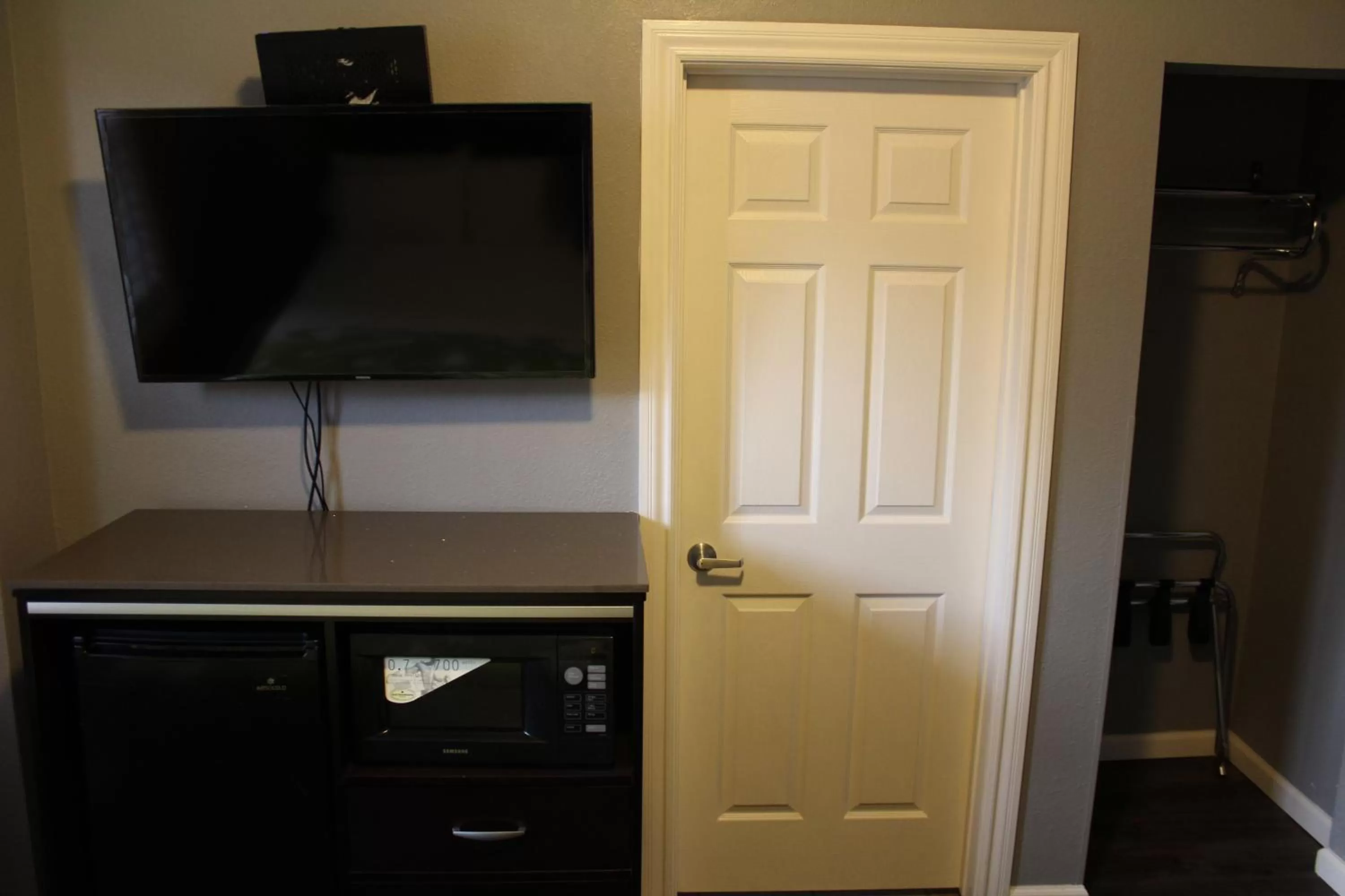 TV and multimedia in Layne Hotel