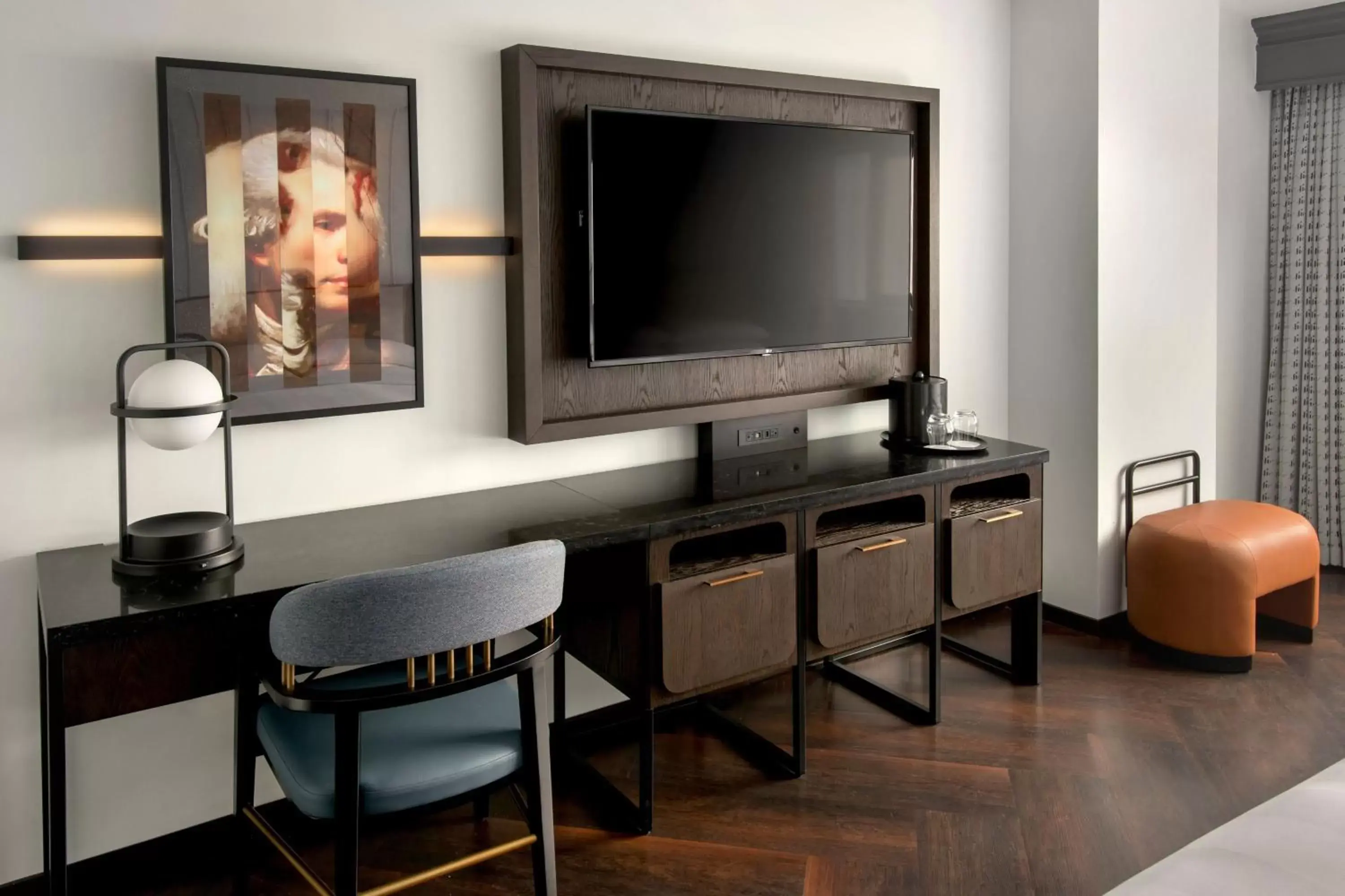 Photo of the whole room, TV/Entertainment Center in Boston Marriott Copley Place