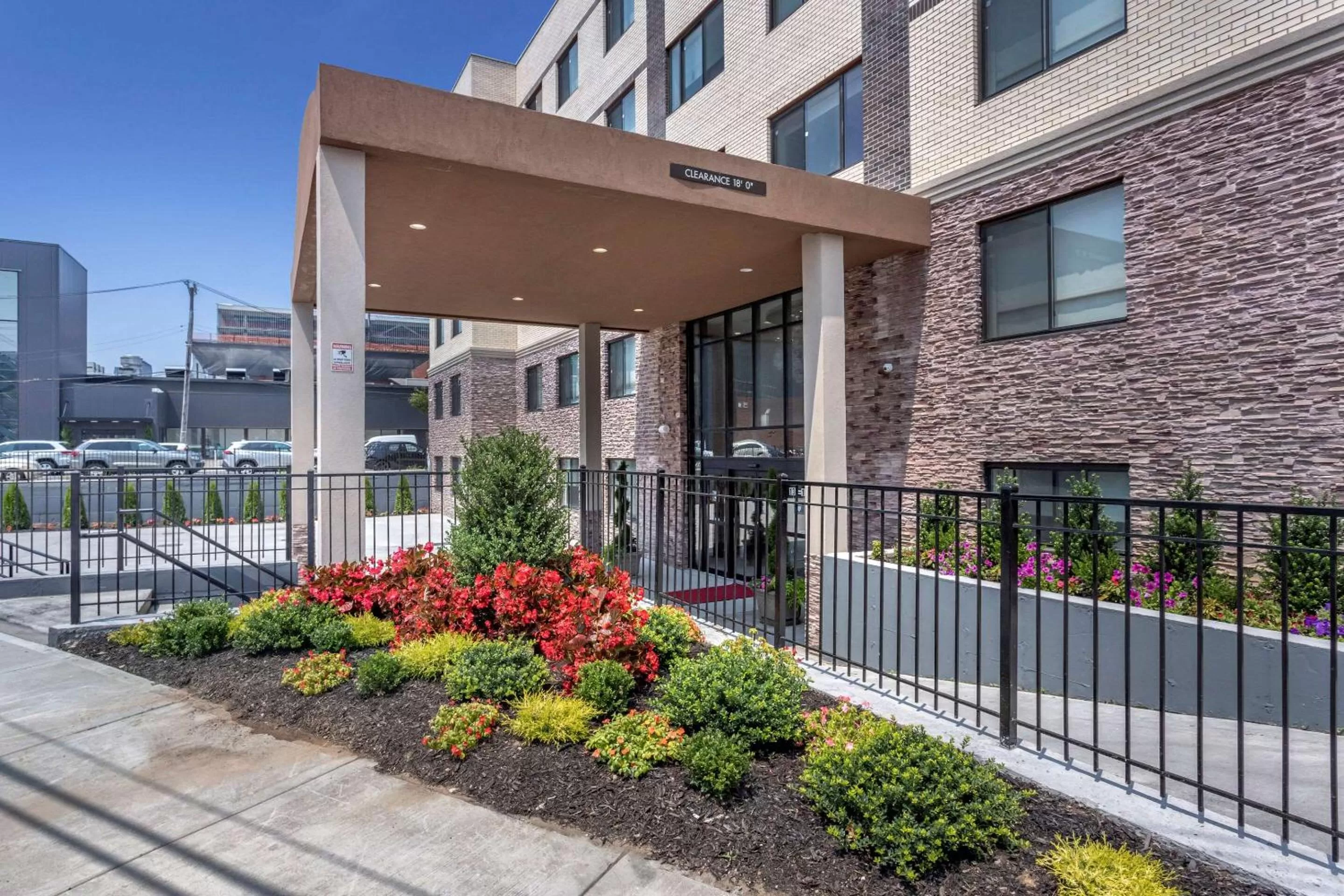 Property building in Comfort Inn JFK Airport