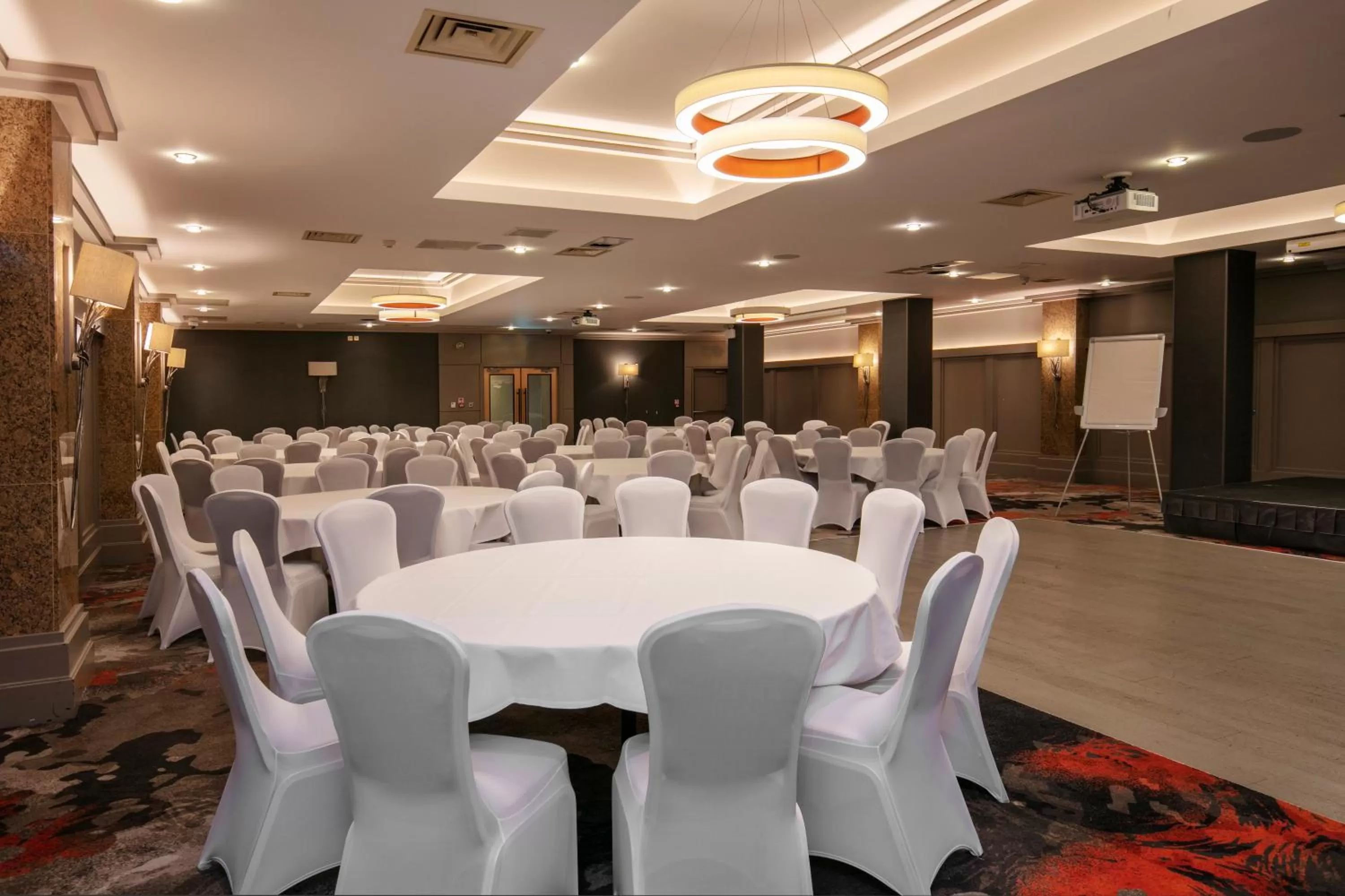 Meeting/conference room in The Crown London, WorldHotels Distinctive