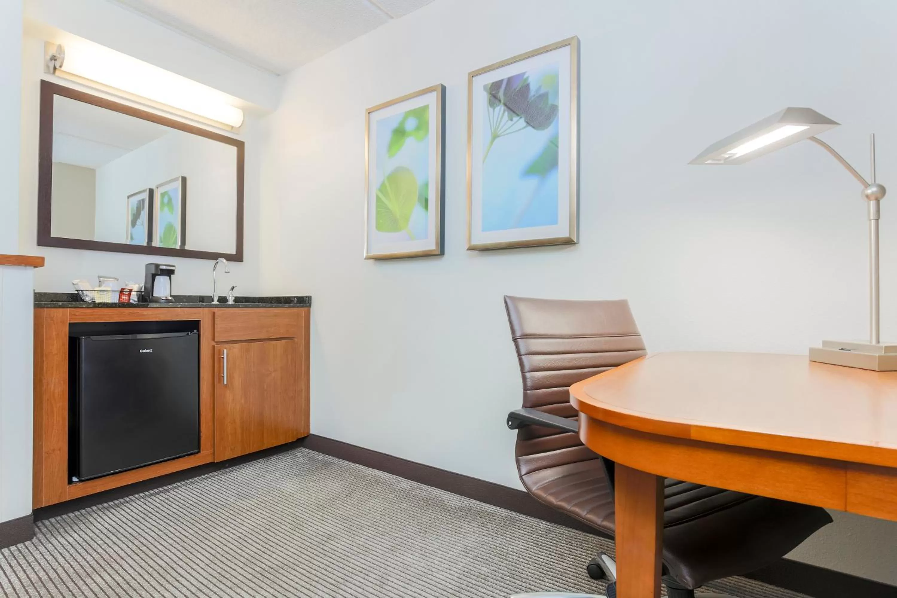 Coffee/tea facilities in Hyatt Place Fort Worth/Hurst