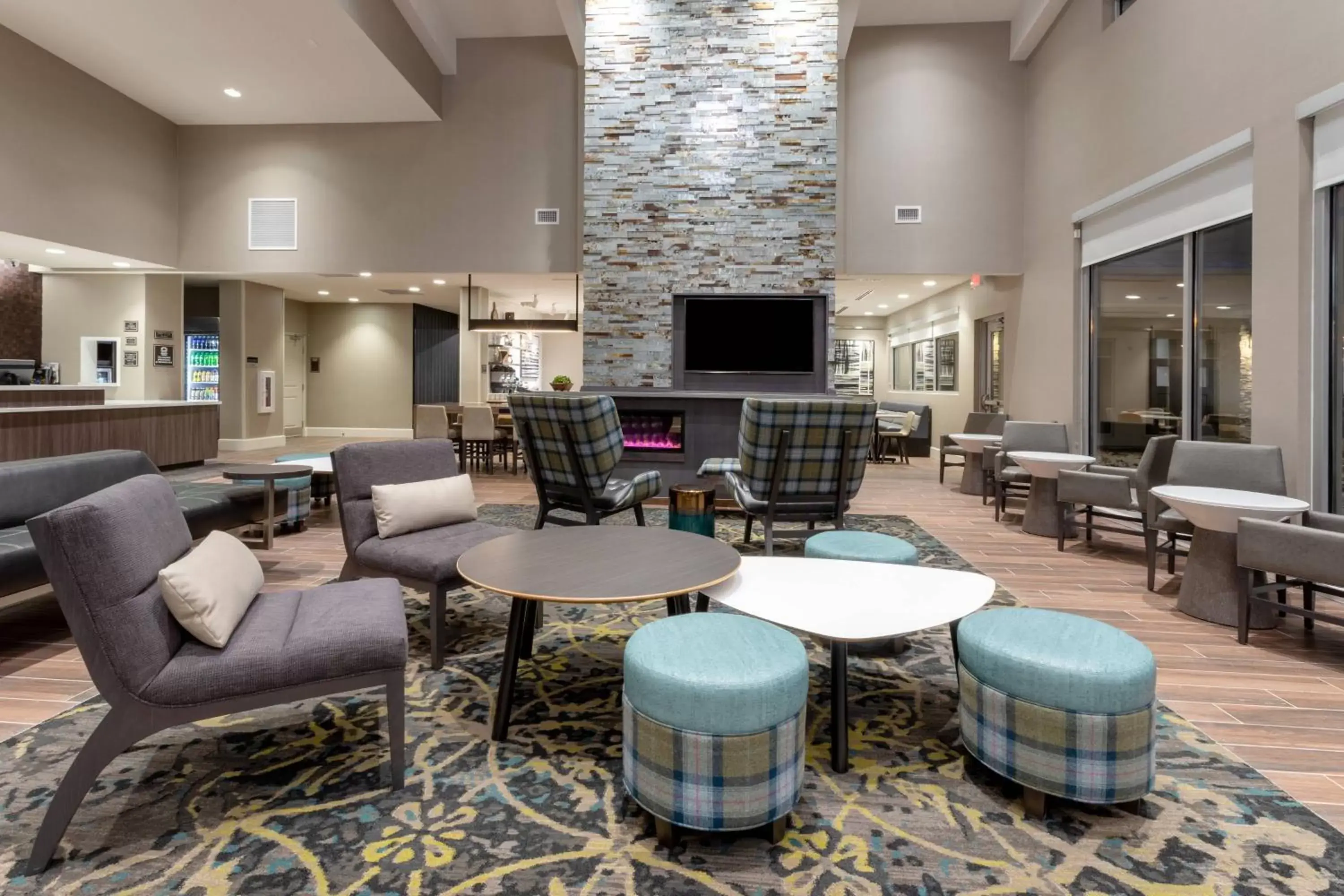 Lobby or reception, Lounge/Bar in Residence Inn by Marriott St. Cloud