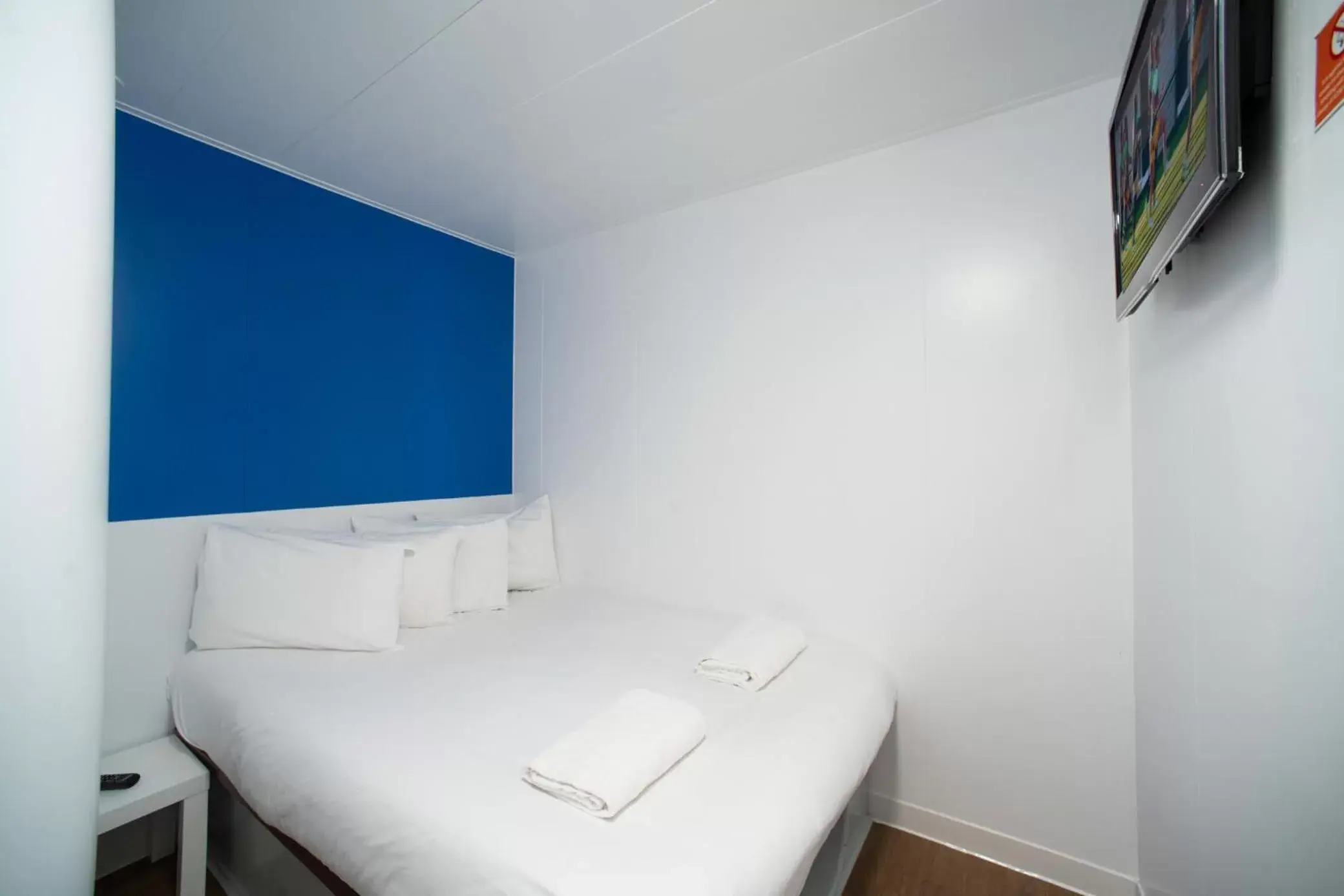 Bed in CiTi Hotel London Luton