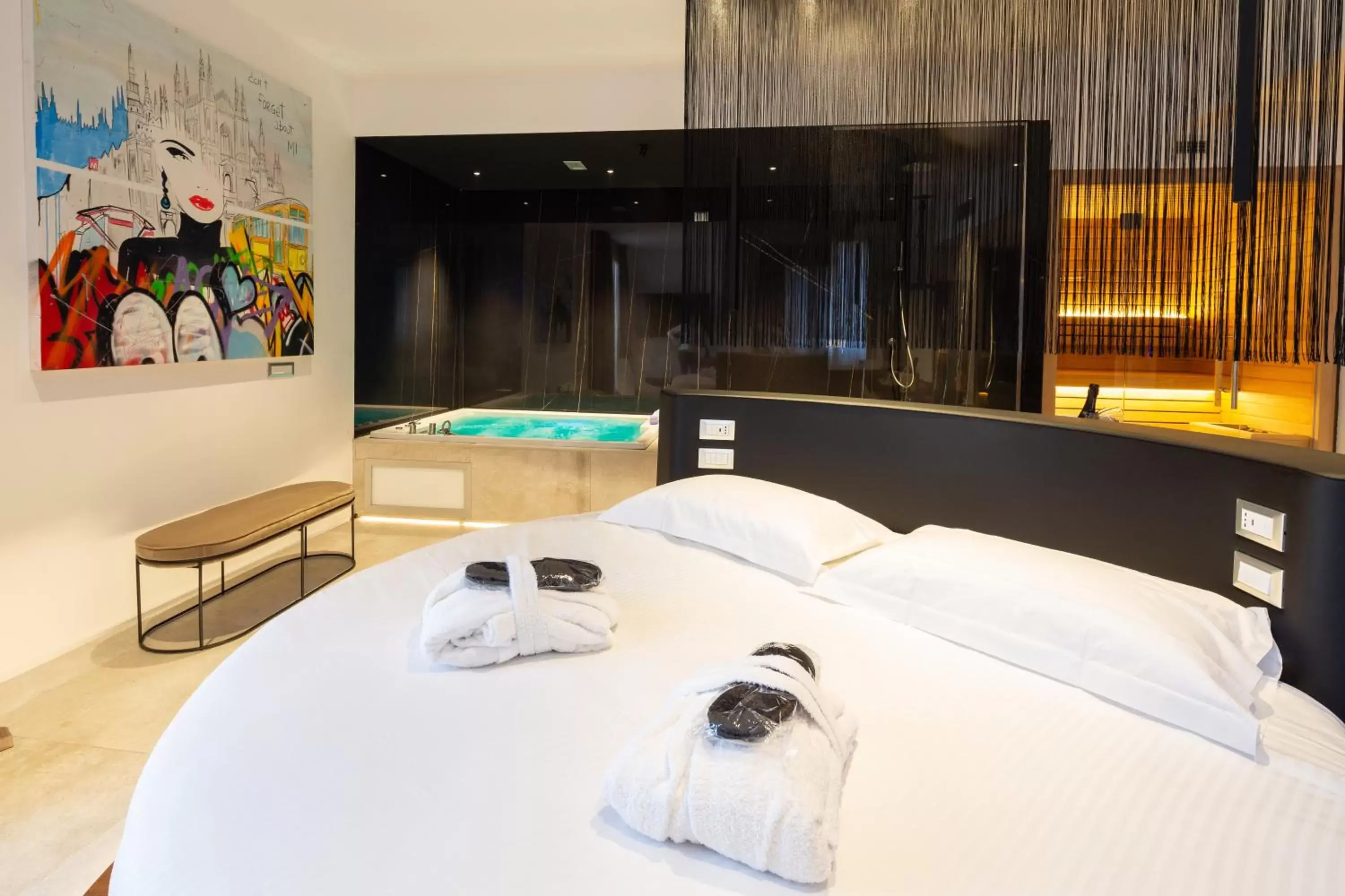 Hot Tub, Bed in The Corner Duomo Hotel Hot Tub, Bed in The Corner Duomo Hotel