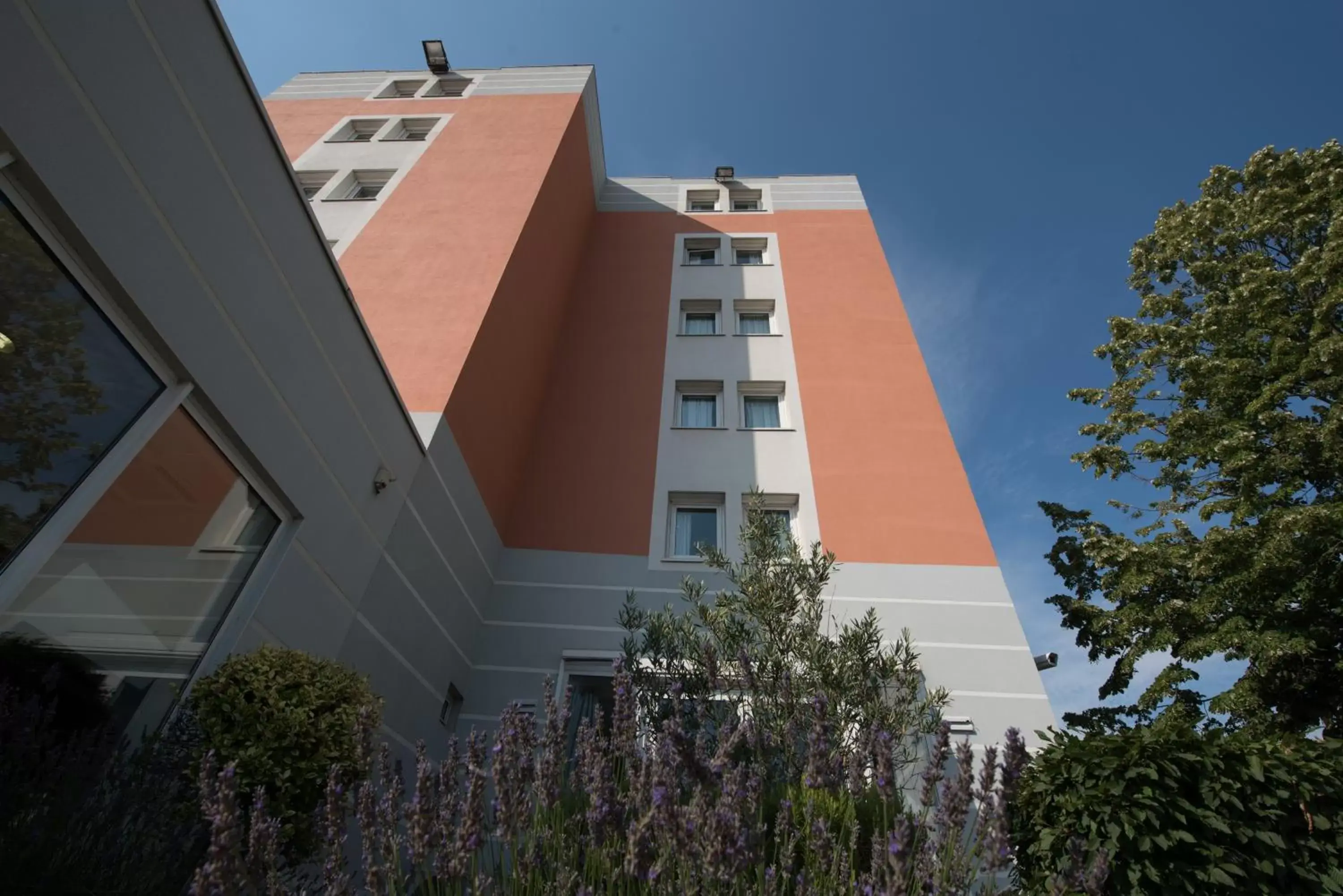 Facade/entrance, Property Building in IBIS Lyon Sud Chasse Sur Rhône