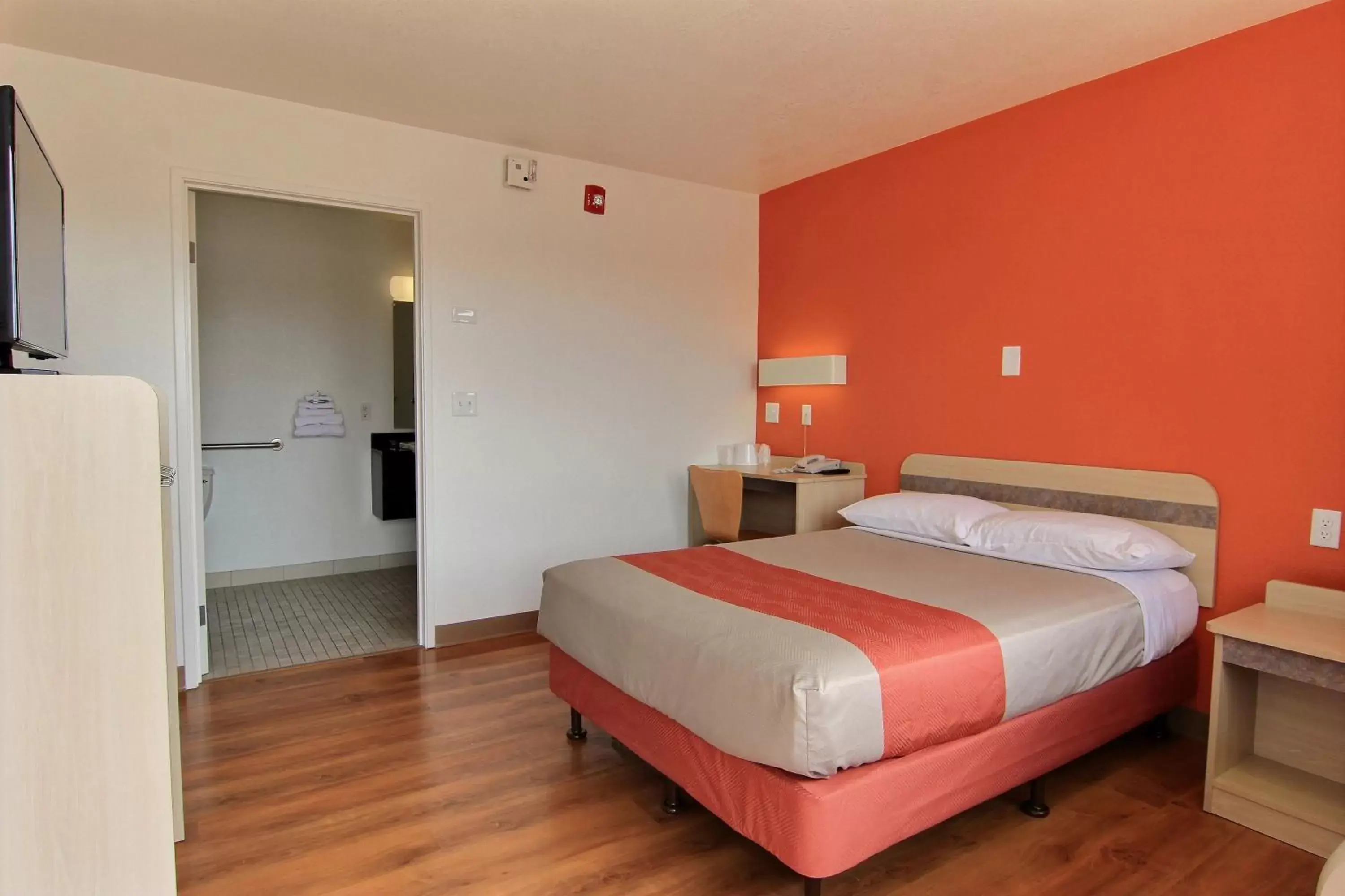 Bedroom, Bed in Motel 6-Corpus Christi, TX - Northwest Bedroom, Bed in Motel 6-Corpus Christi, TX - Northwest