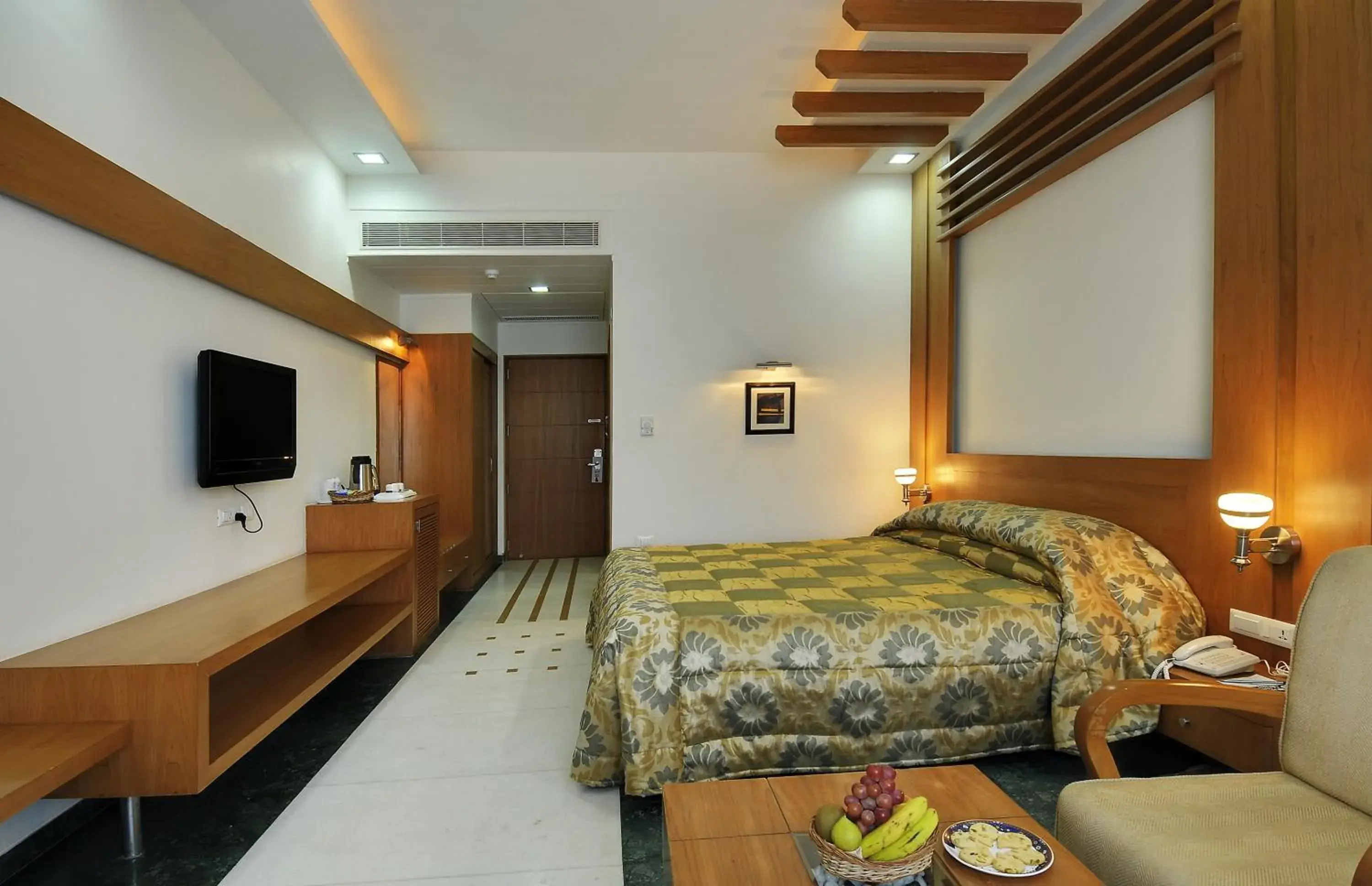 Communal lounge/ TV room, Bed in Inder Residency Resort & Spa Udaipur