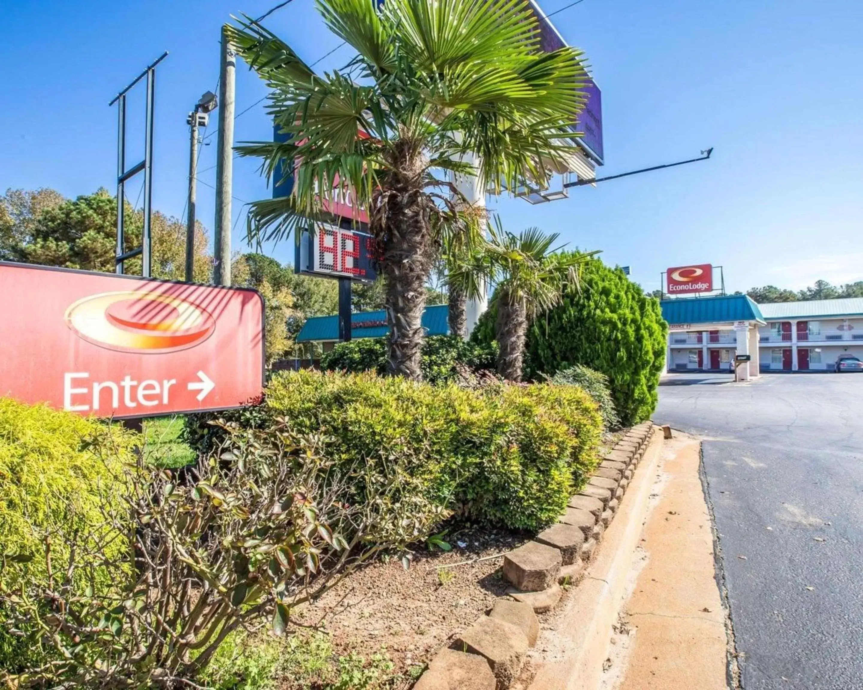 Property building, Property Logo/Sign in Econo Lodge McDonough