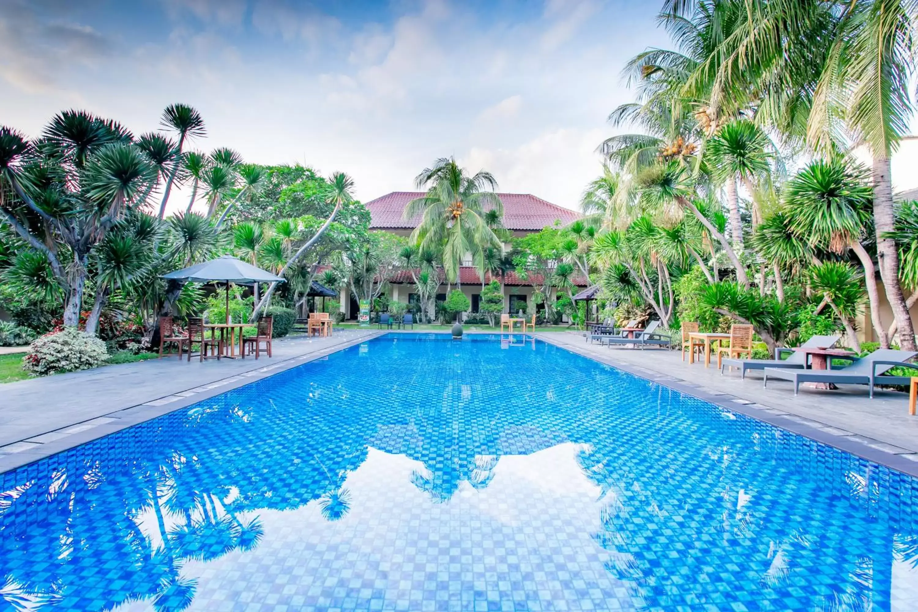 Swimming Pool in Lombok Garden Hotel