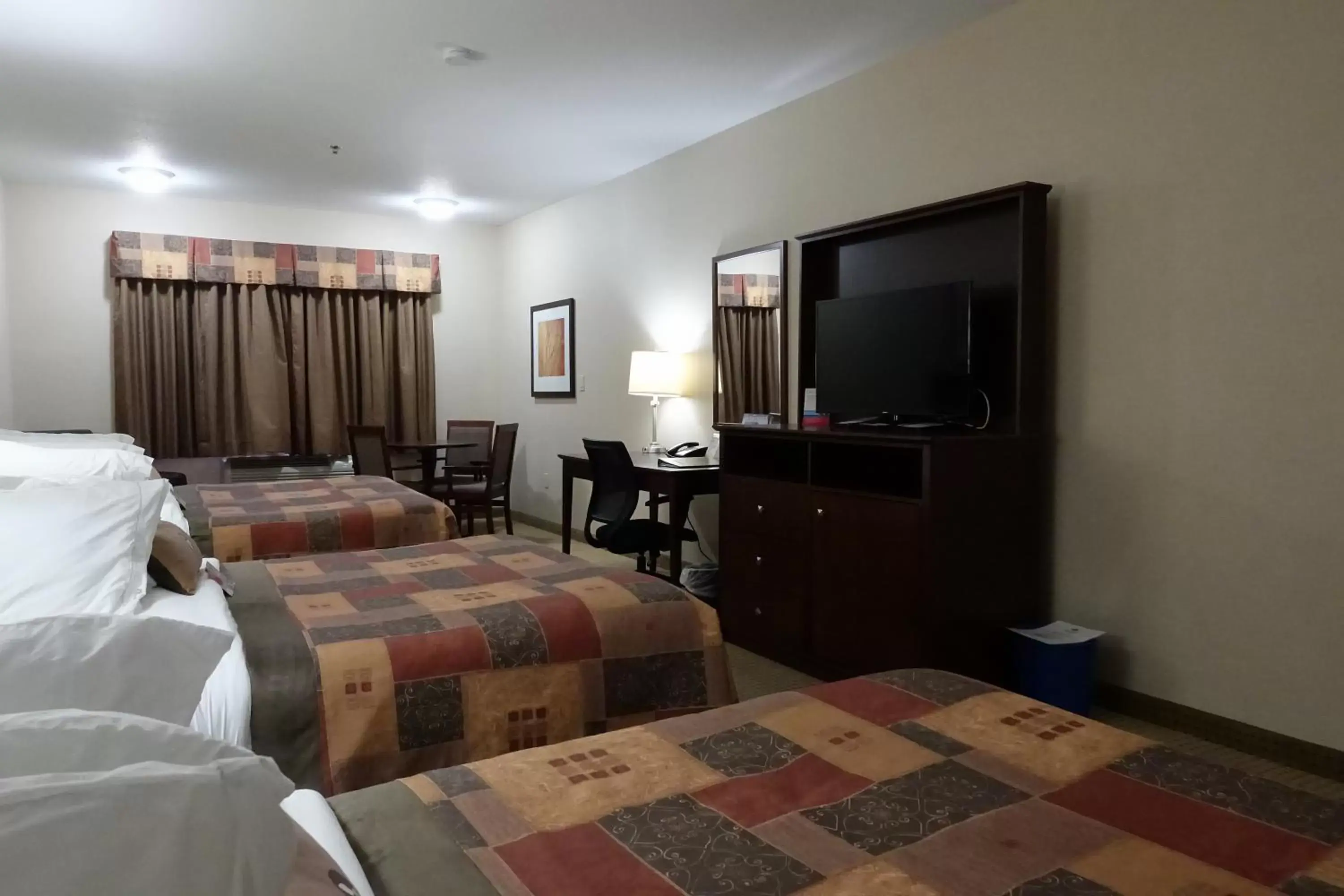 Photo of the whole room, Bed in Ramada by Wyndham Weyburn
