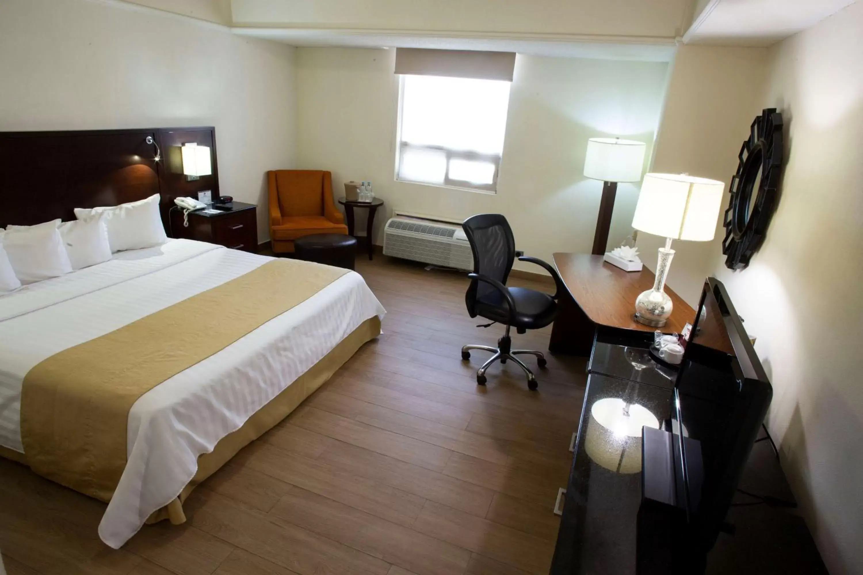 Photo of the whole room in Best Western Centro Monterrey