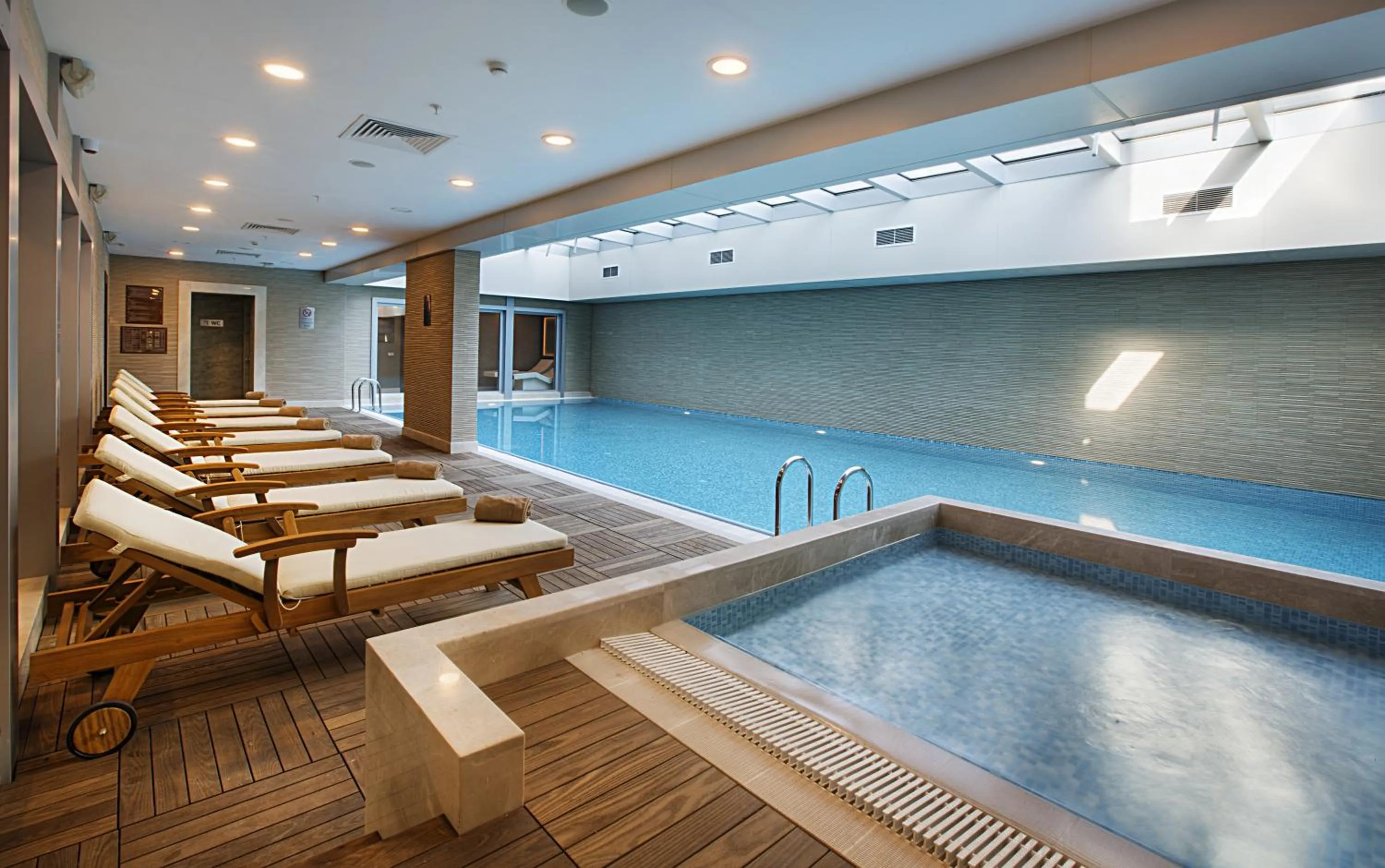 Swimming pool in Dedeman Bostanci Istanbul Hotel & Convention Center