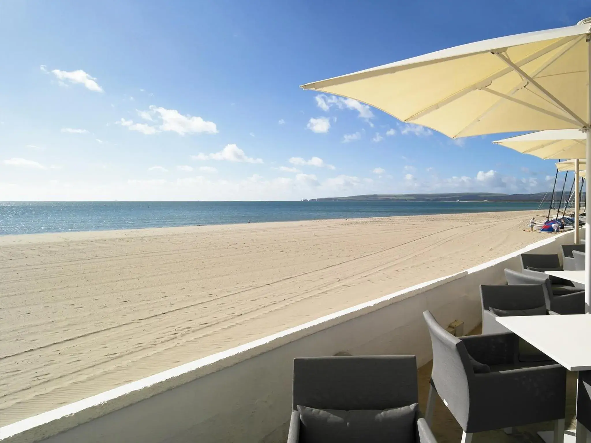 Balcony/Terrace, Beach in Sandbanks Hotel