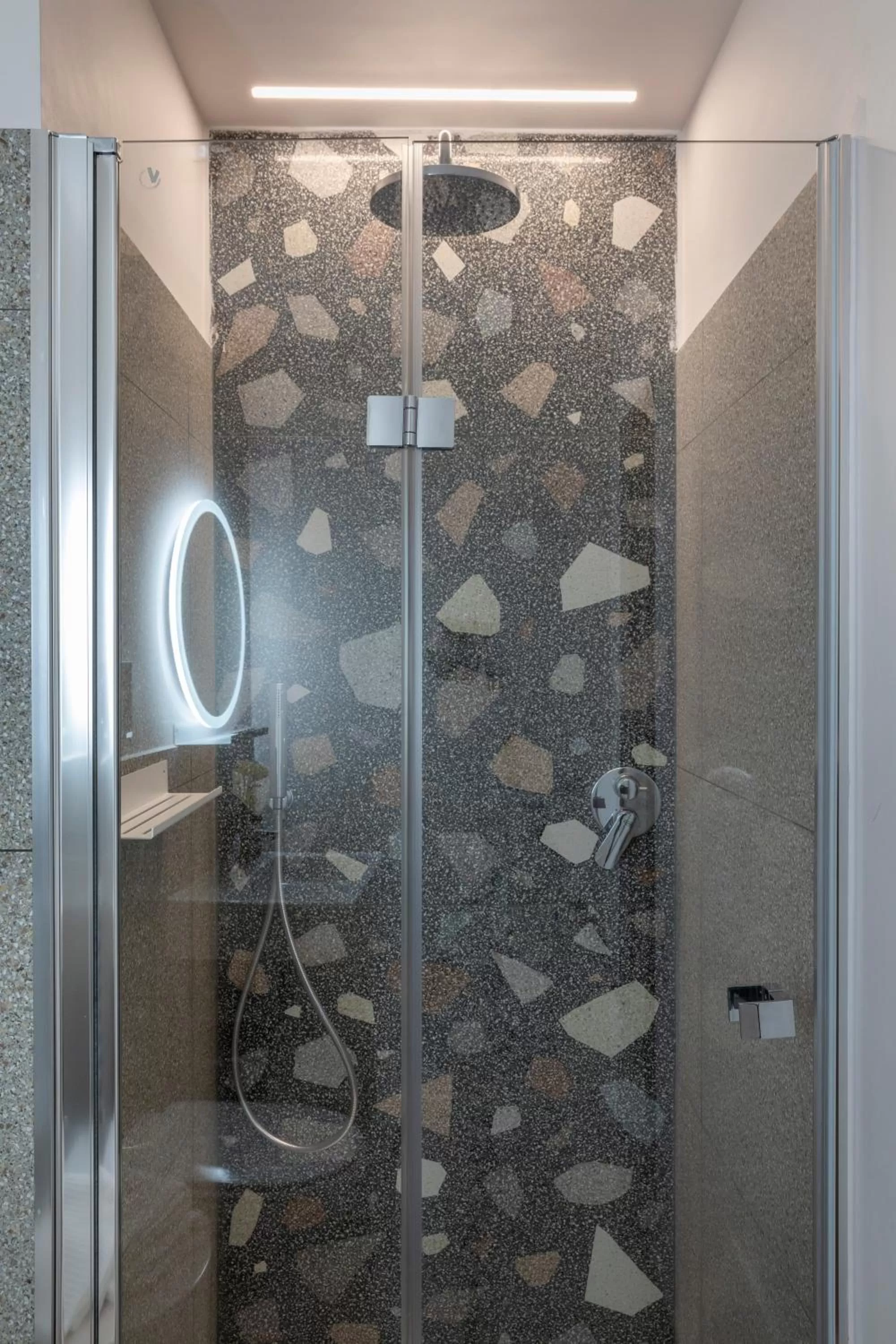 Shower in MARCANTONIO HOME ROME - Vatican -