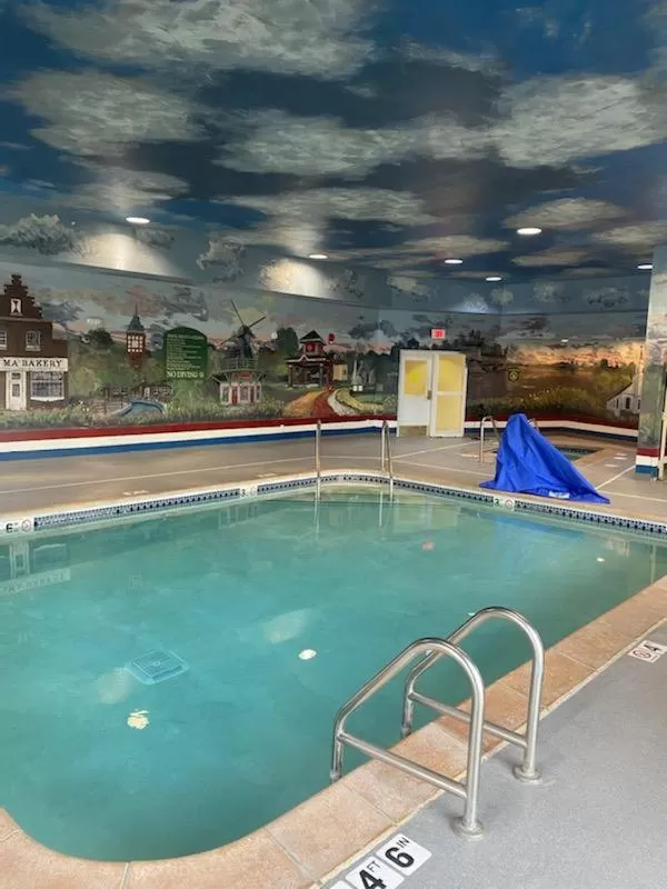 Swimming pool in GrandStay Hotel & Suites Pella