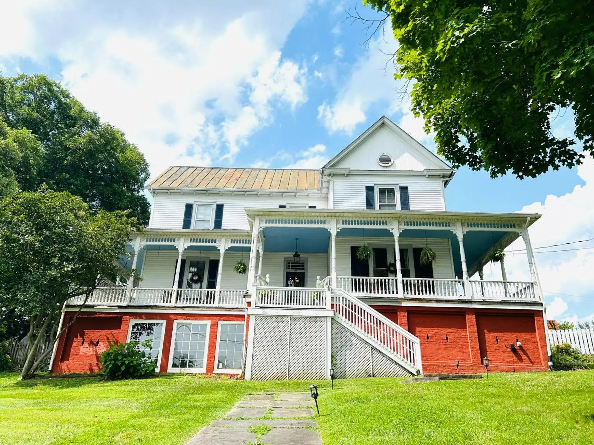 Property Building in The Claiborne Bed and Breakfast