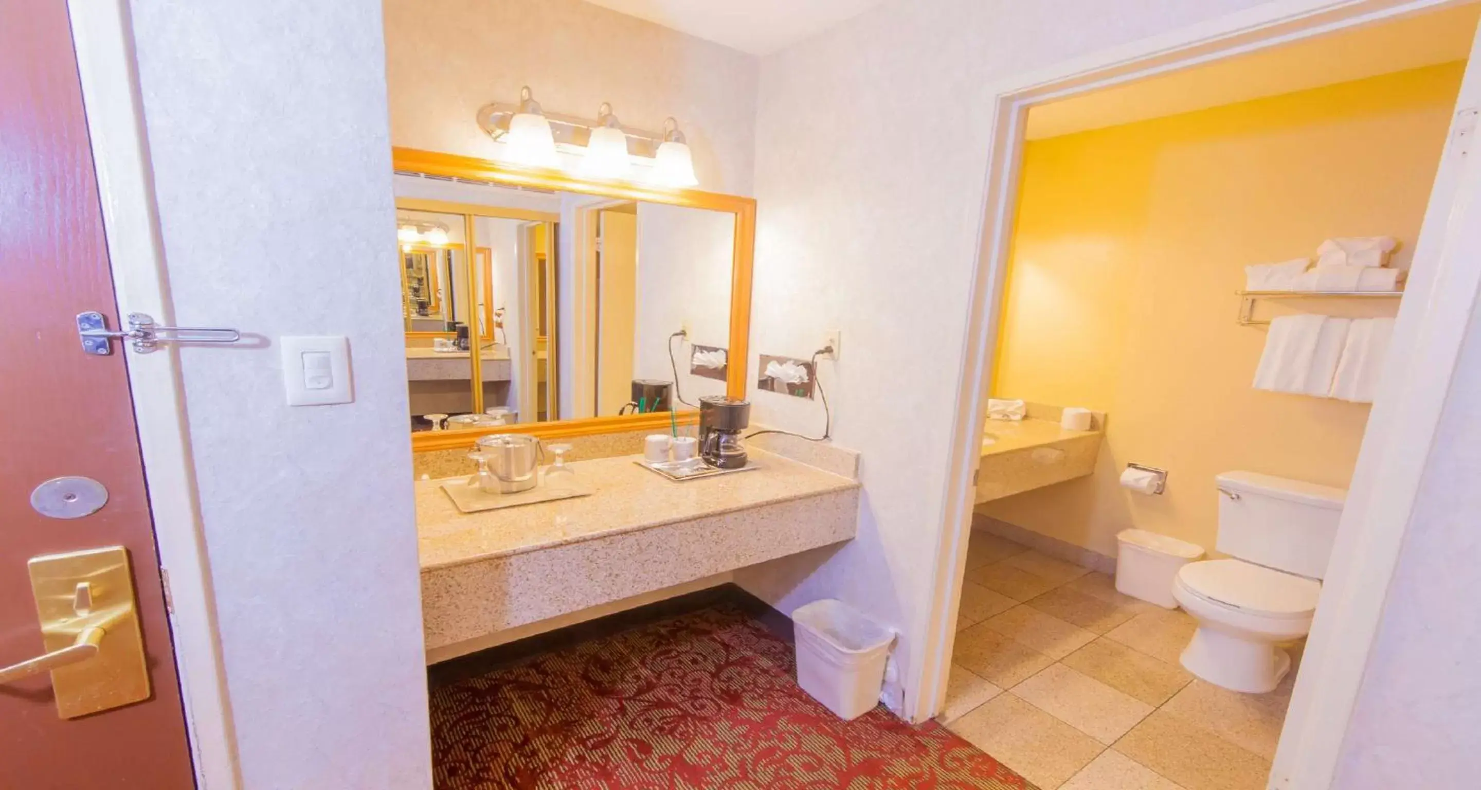 Bathroom in Duniya Hotel