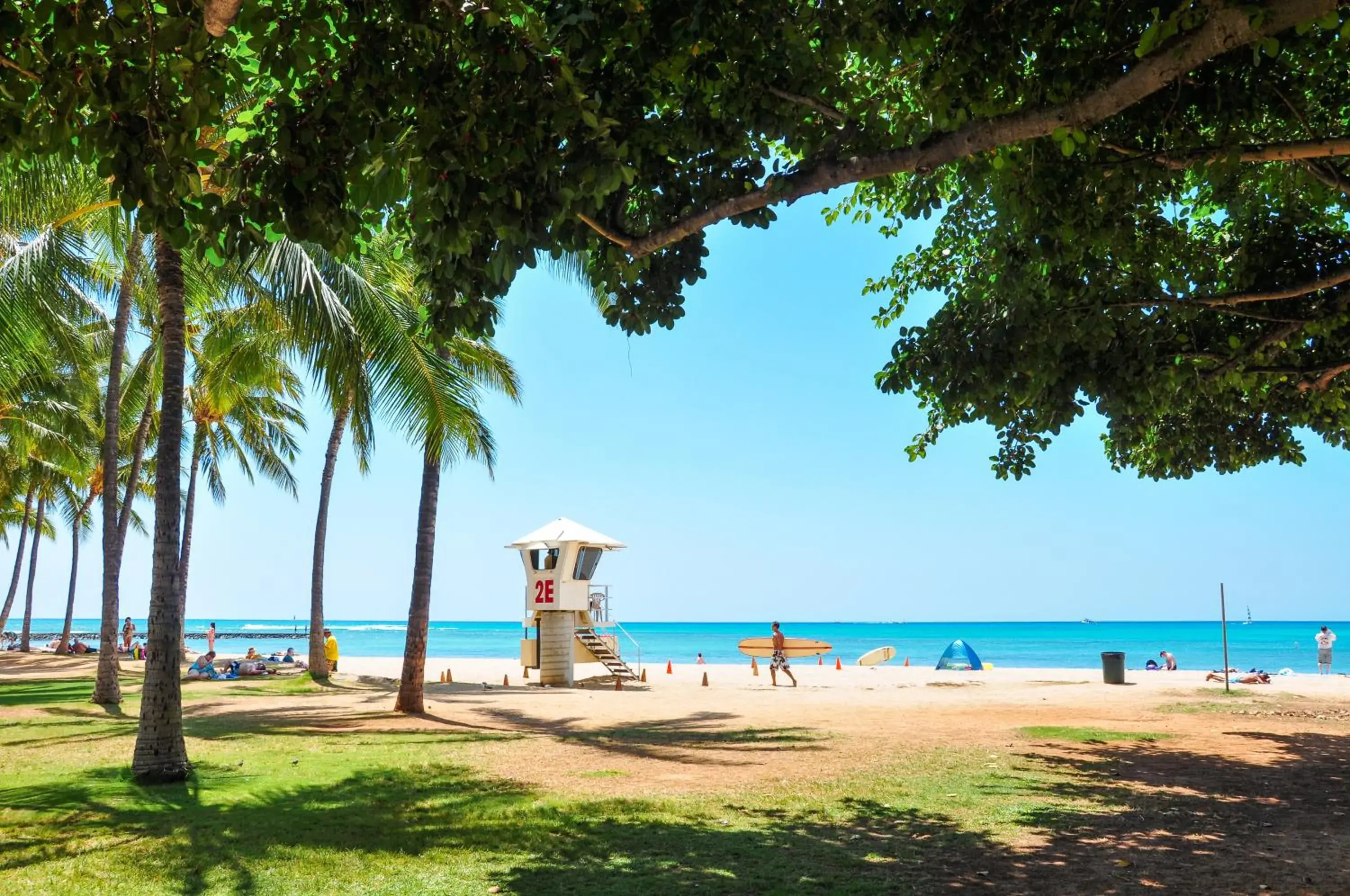 Beach in Tropical Studios at Marine Surf Waikiki - FREE PARKING - BEST LOCATION - FULL KITCHEN - SWIMMING POOL