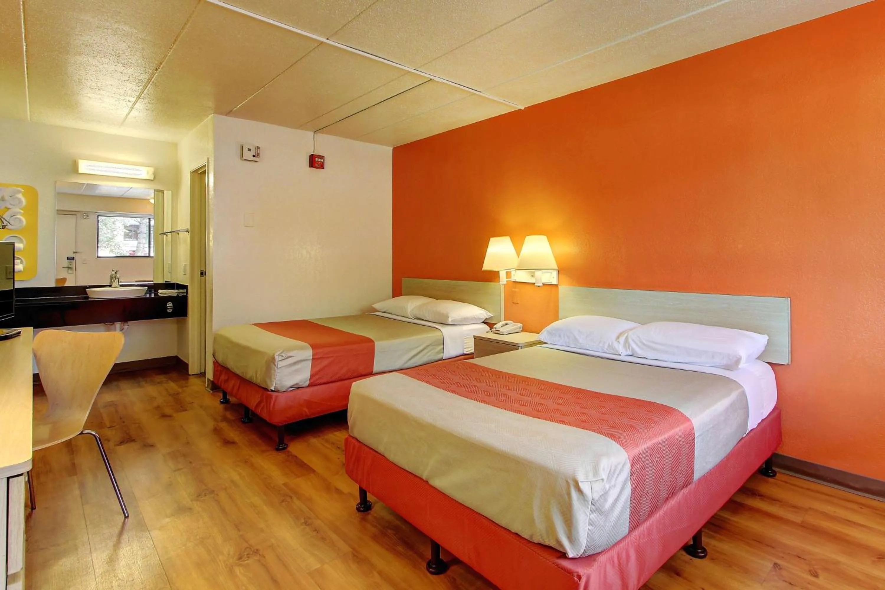 Photo of the whole room, Bed in Motel 6-York, PA