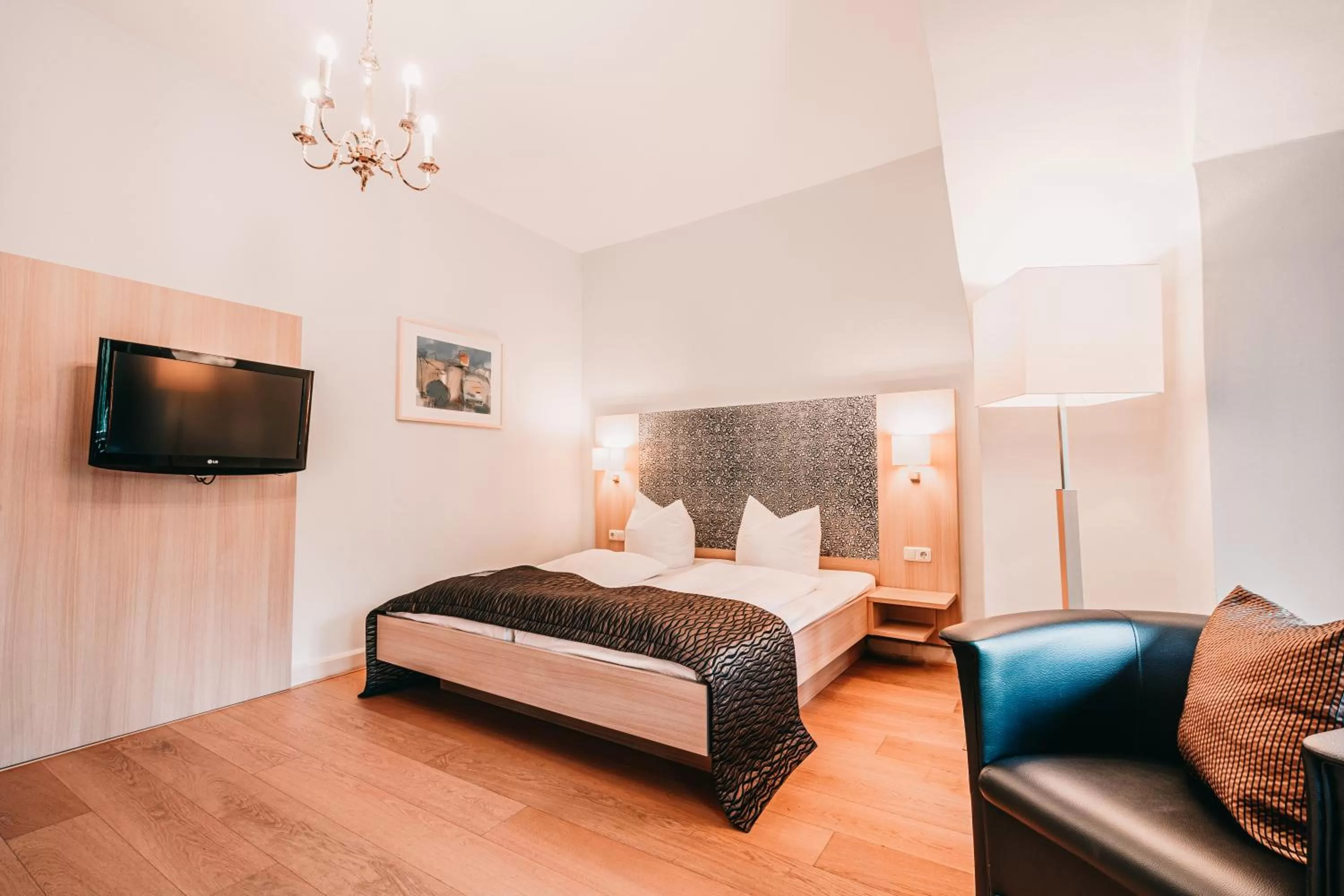 Photo of the whole room, Bed in Romantik Hotel Schloss Hohenstein