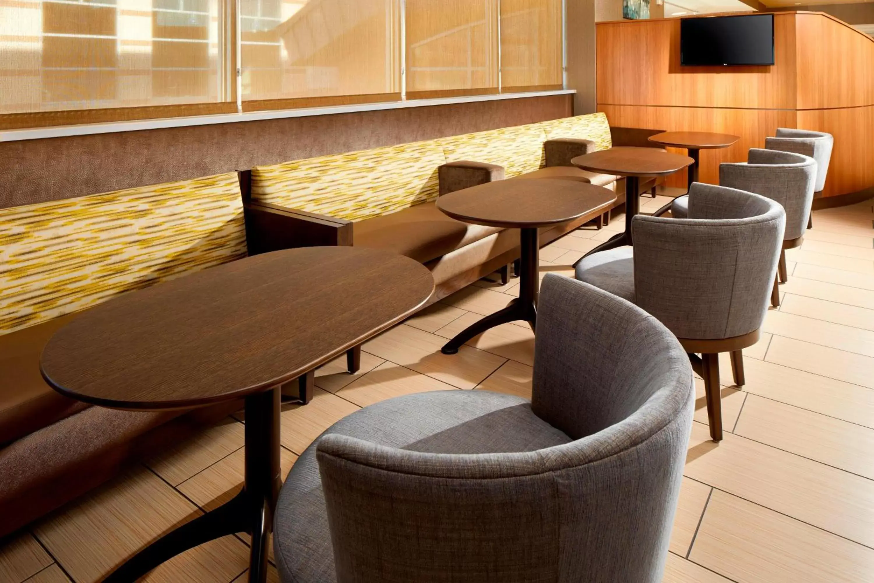 Lobby or reception, Lounge/Bar in SpringHill Suites by Marriott Pittsburgh Bakery Square