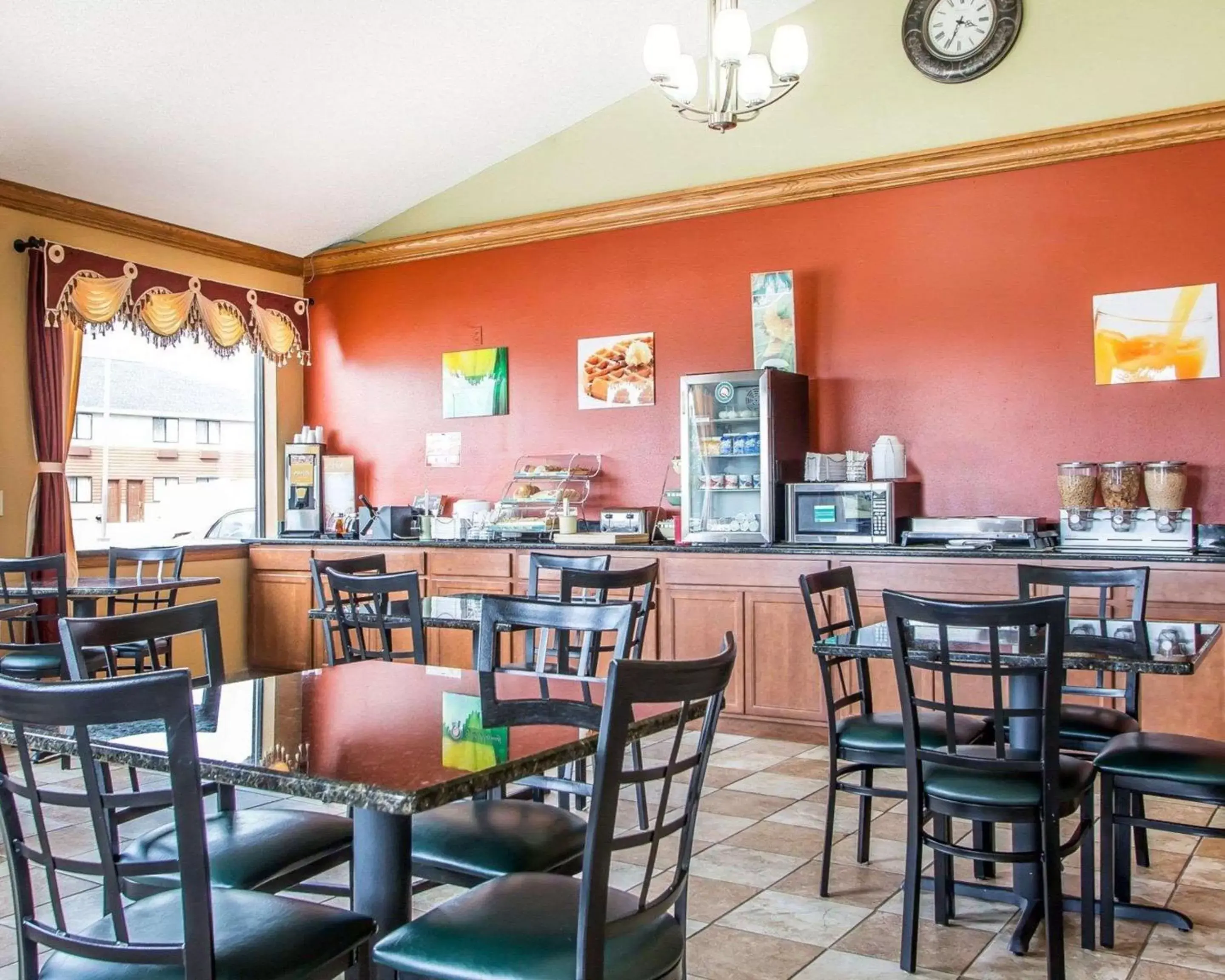 Restaurant/places to eat in Quality Inn Morton at I-74 Restaurant/places to eat in Quality Inn Morton at I-74