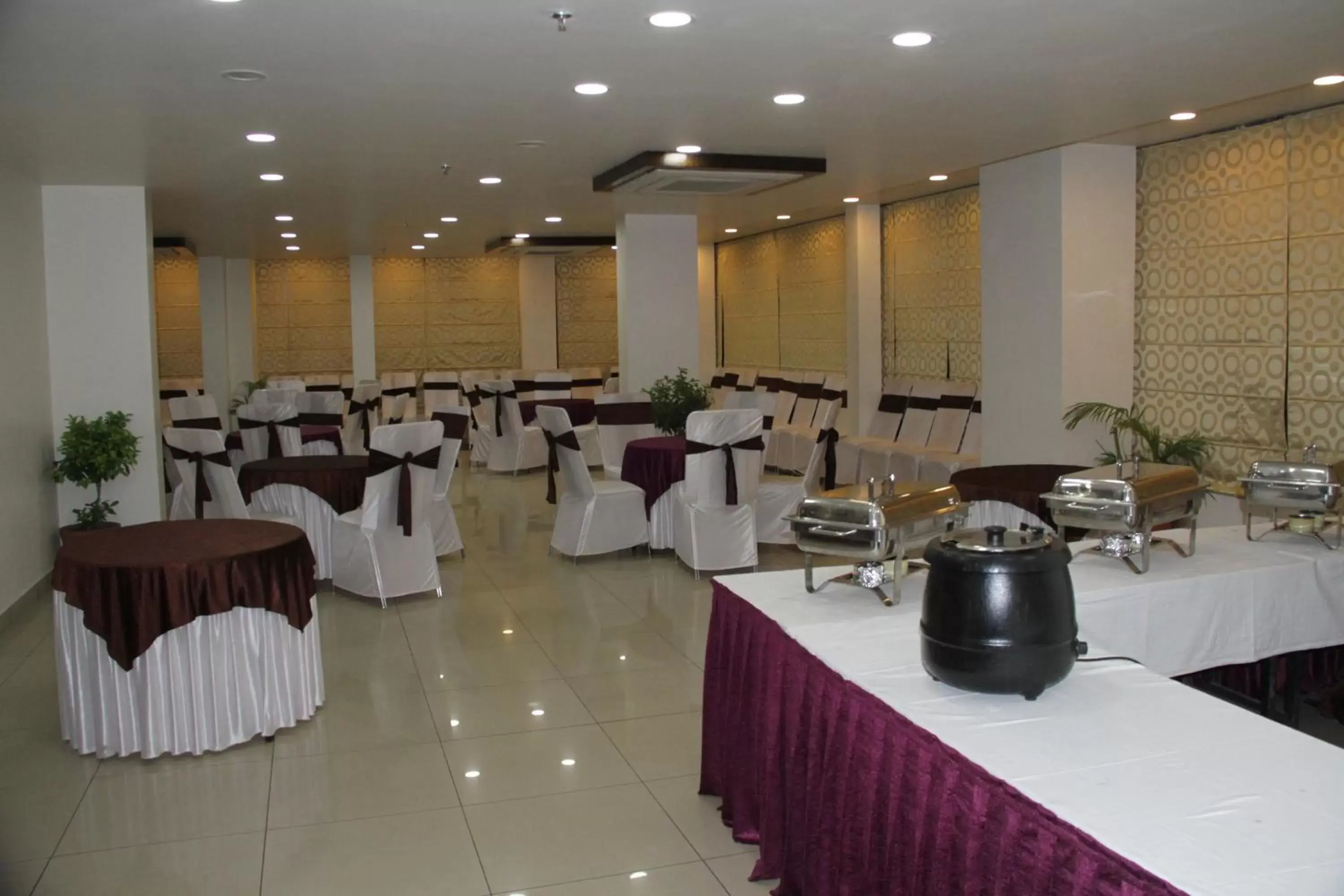 Meeting/conference room, Banquet Facilities in TGI Apple Inn