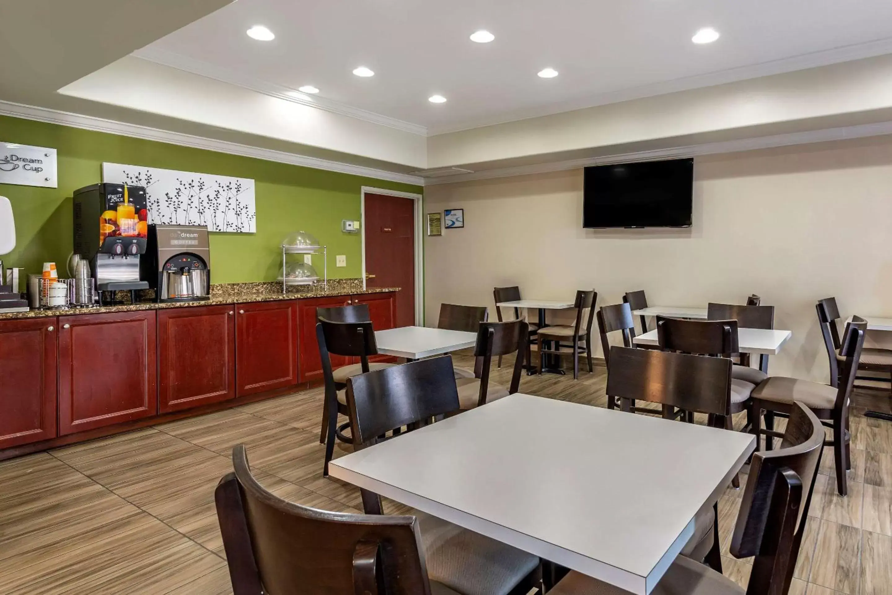 Restaurant/Places to Eat in Sleep Inn & Suites Stockbridge Atlanta South