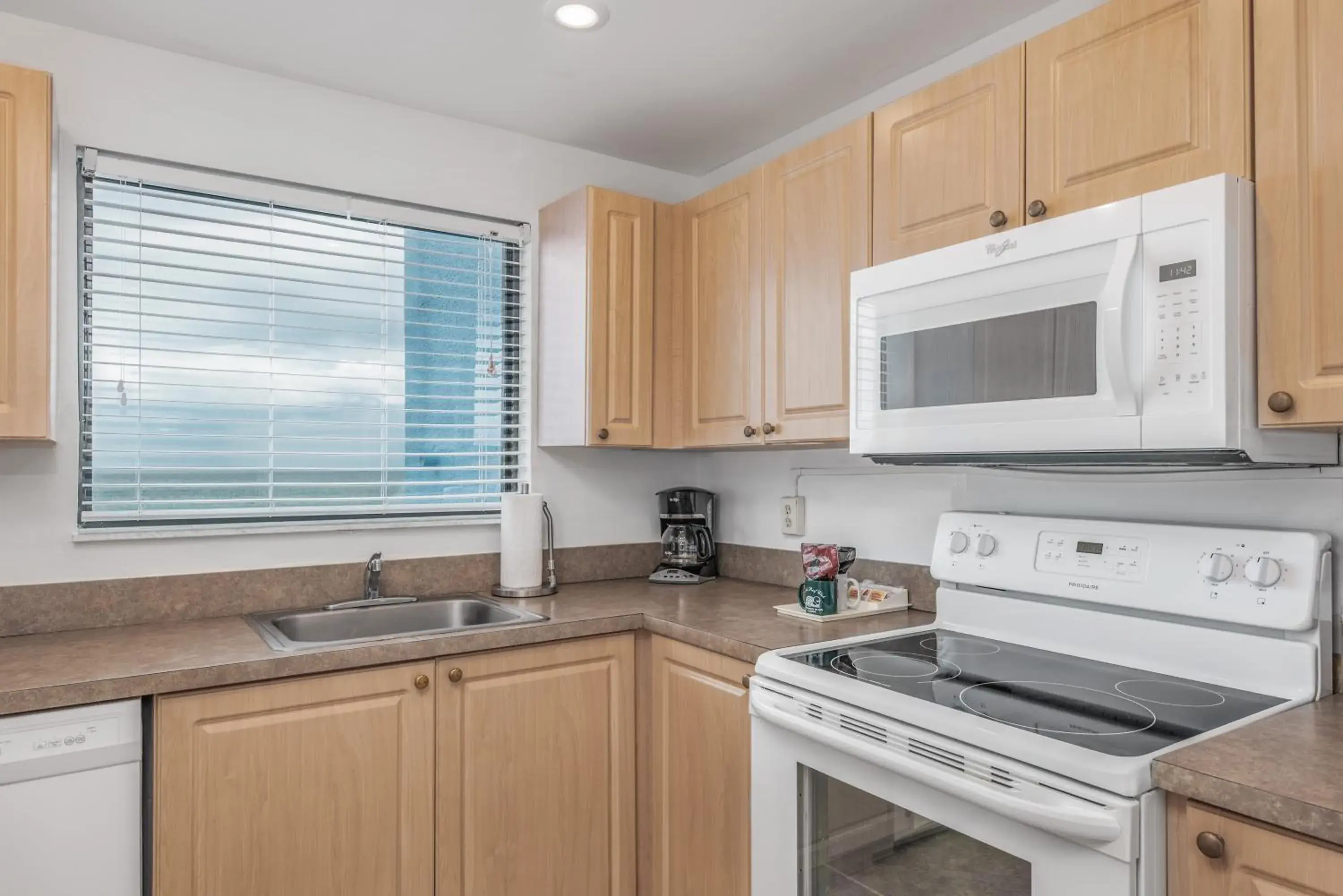 Kitchen or kitchenette, Kitchen/Kitchenette in Turtle Reef Club by Capital Vacations