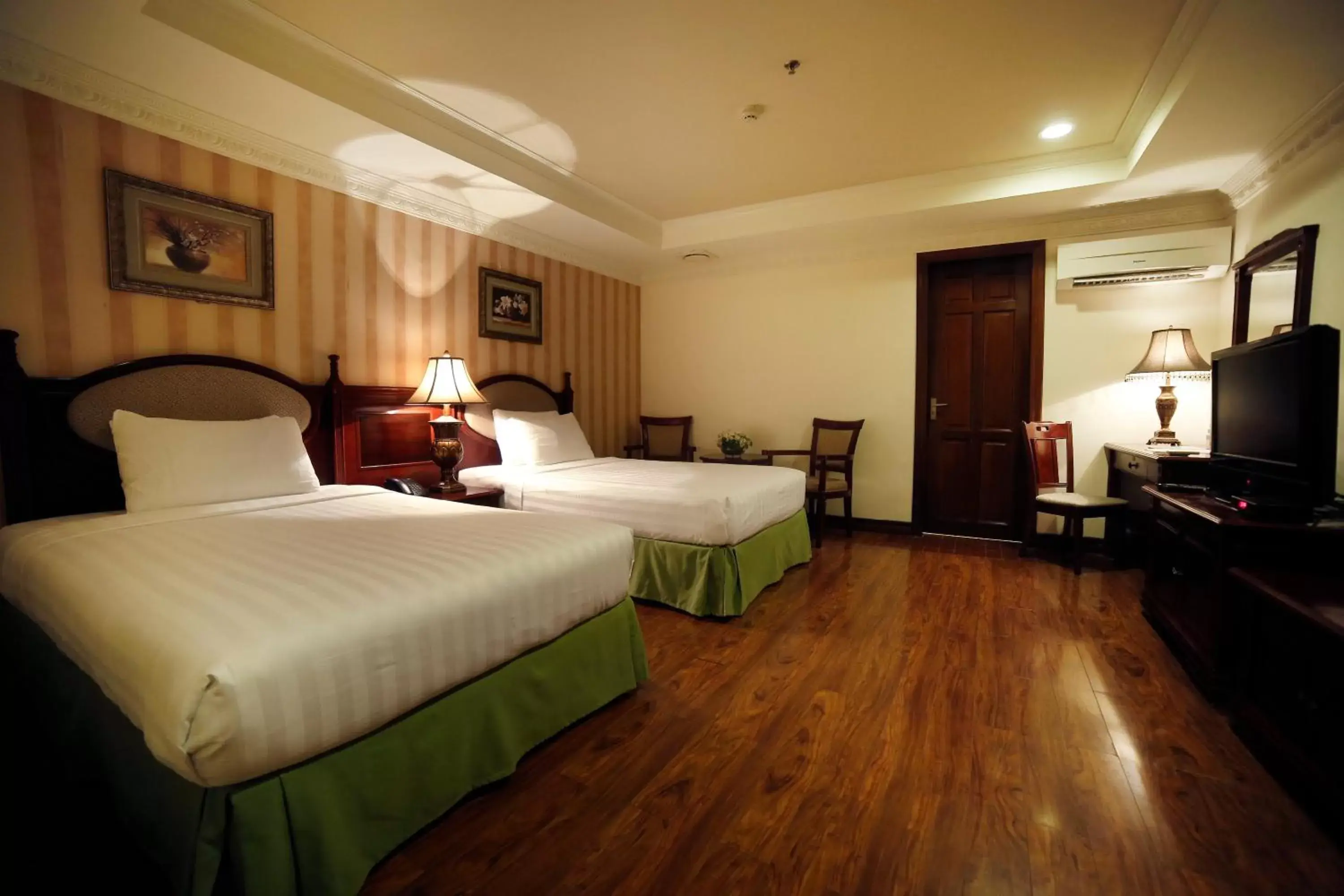 Bathroom, Bed in Villa Caceres Hotel