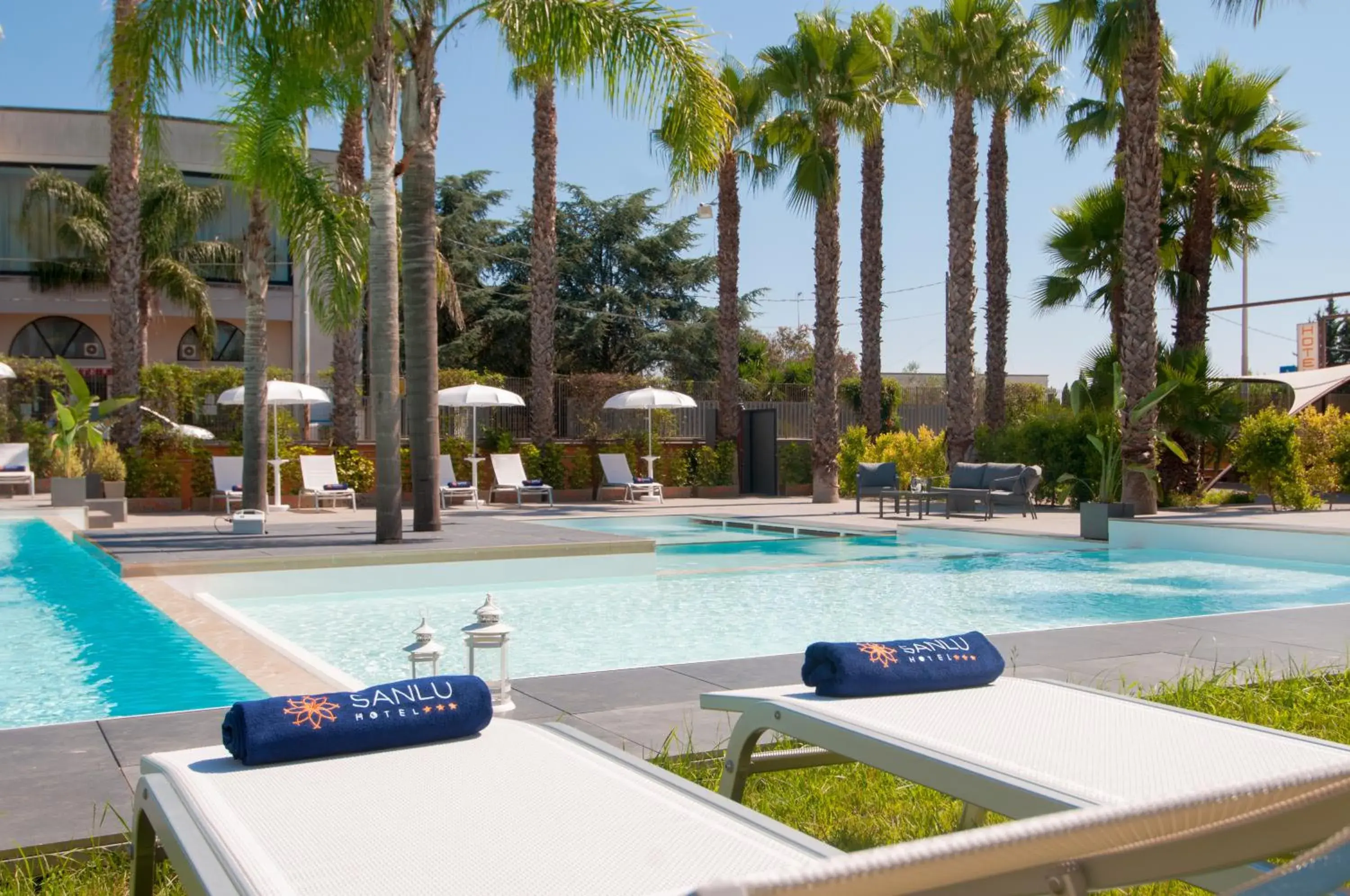 Swimming Pool in Sanlu Hotel