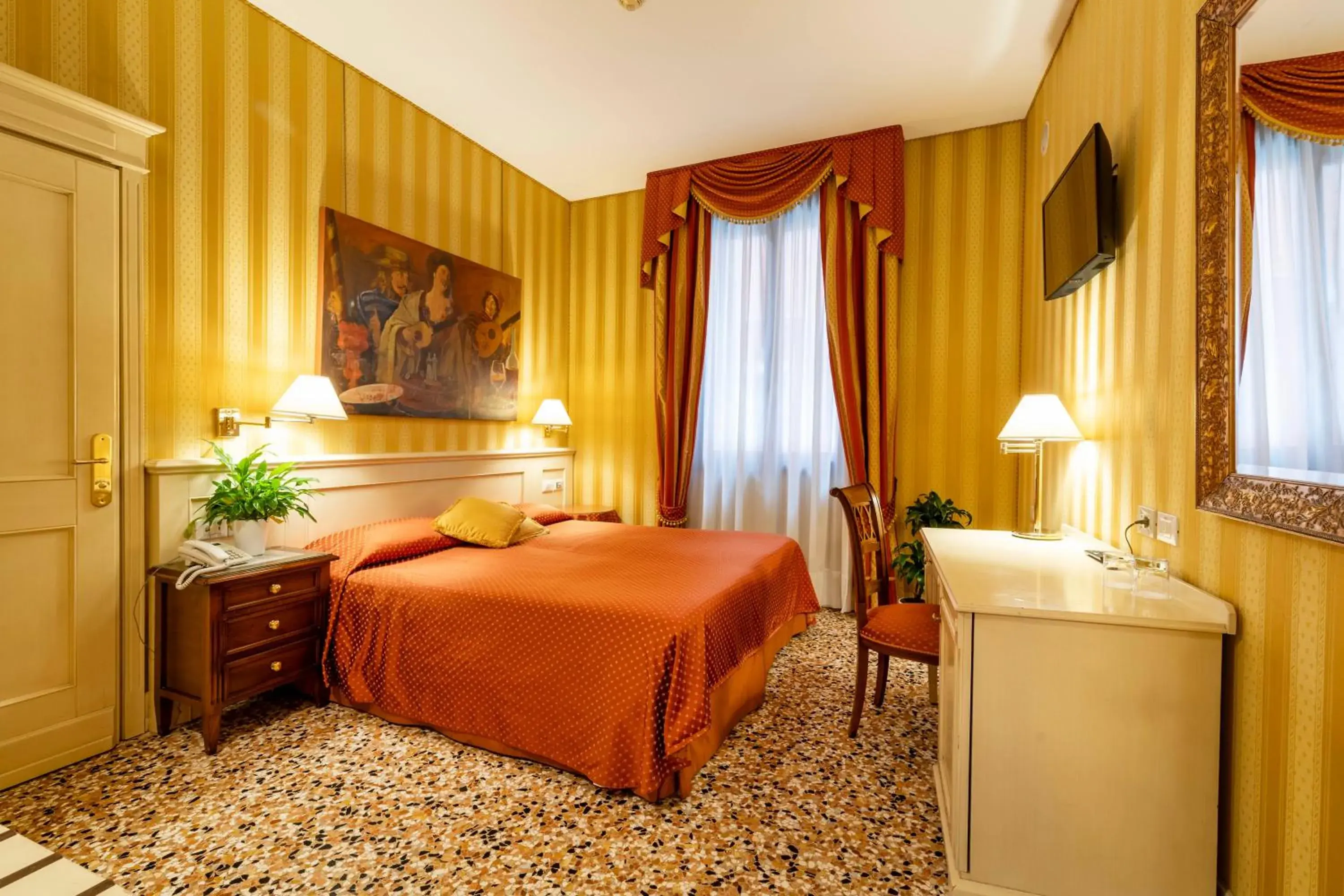 Bed in Hotel Bella Venezia