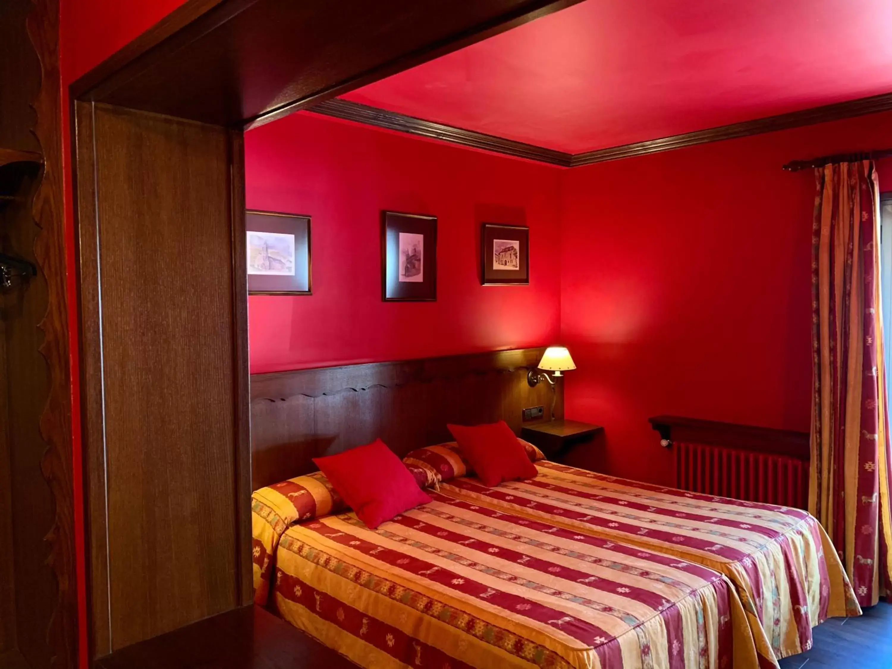 Bedroom in Hotel Aran La Abuela