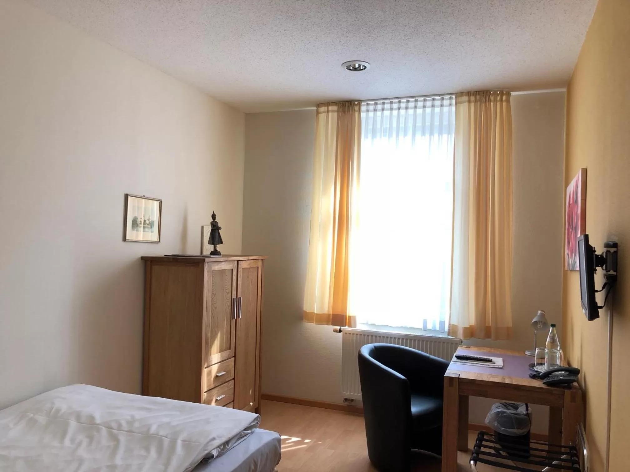 Photo of the whole room, Bed in Hotel im Kavalierhaus