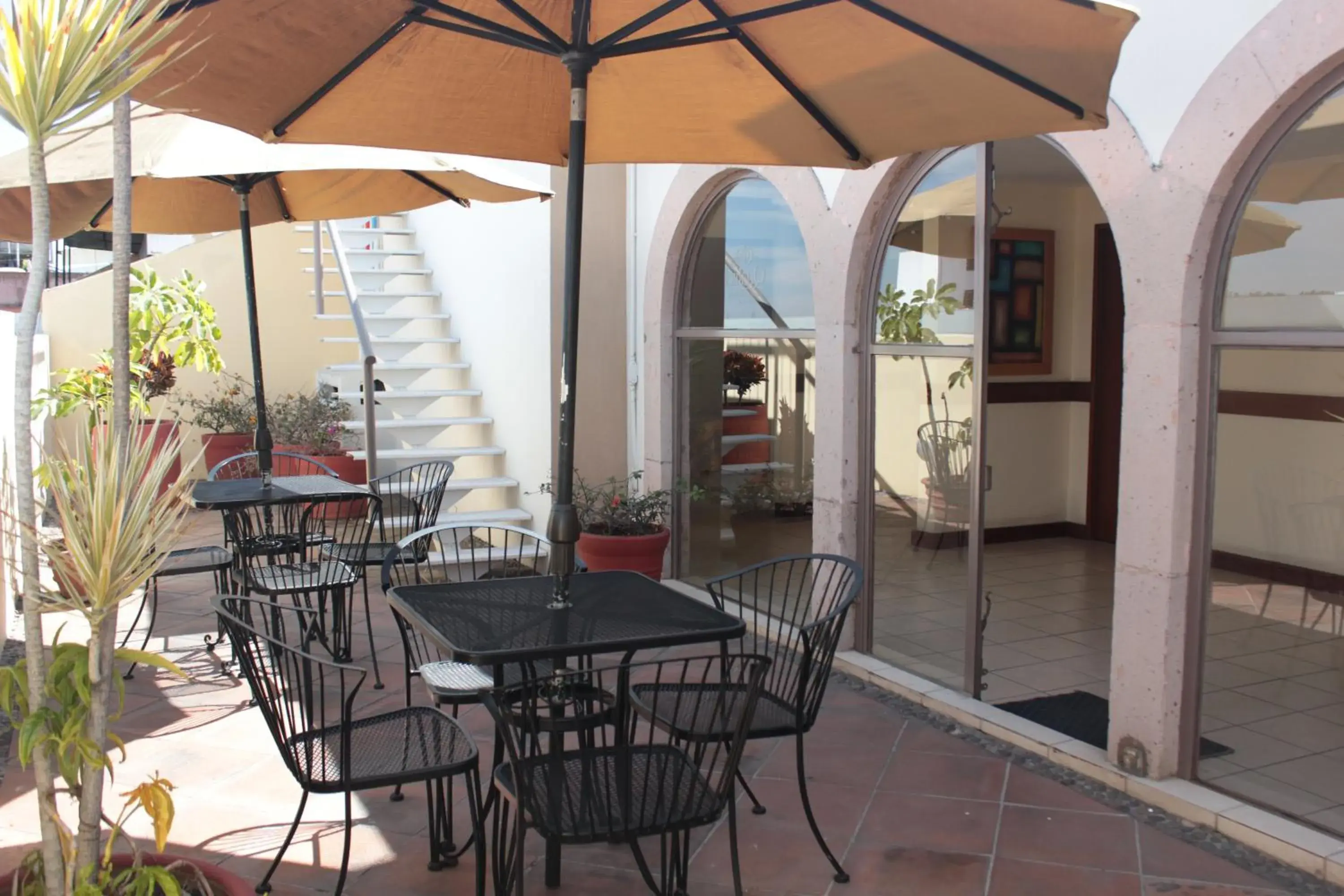 Balcony/Terrace, Restaurant/Places to Eat in Hotel Qualitel Centro Histórico