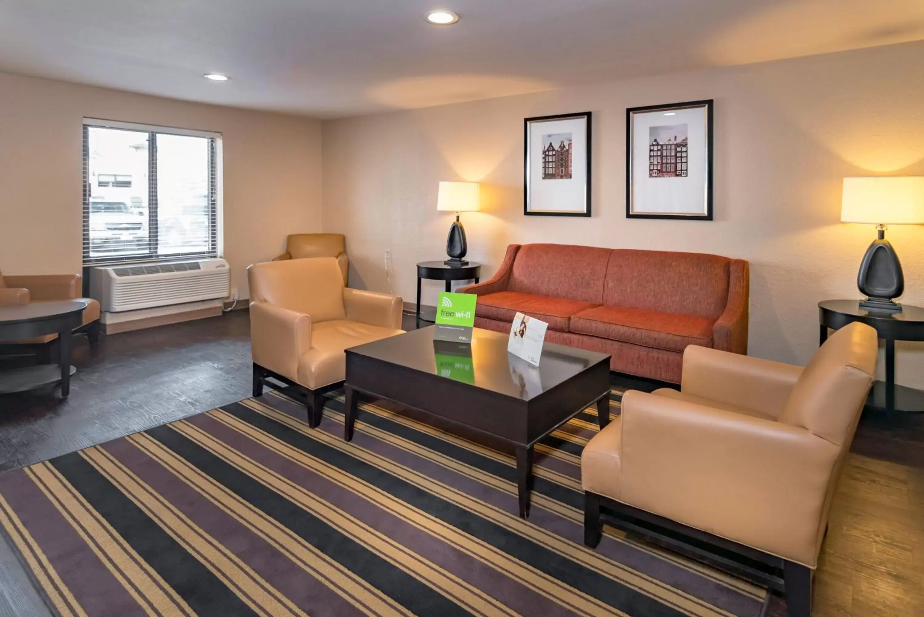 Lobby or reception, Seating Area in Extended Stay America Suites - Arlington - Six Flags