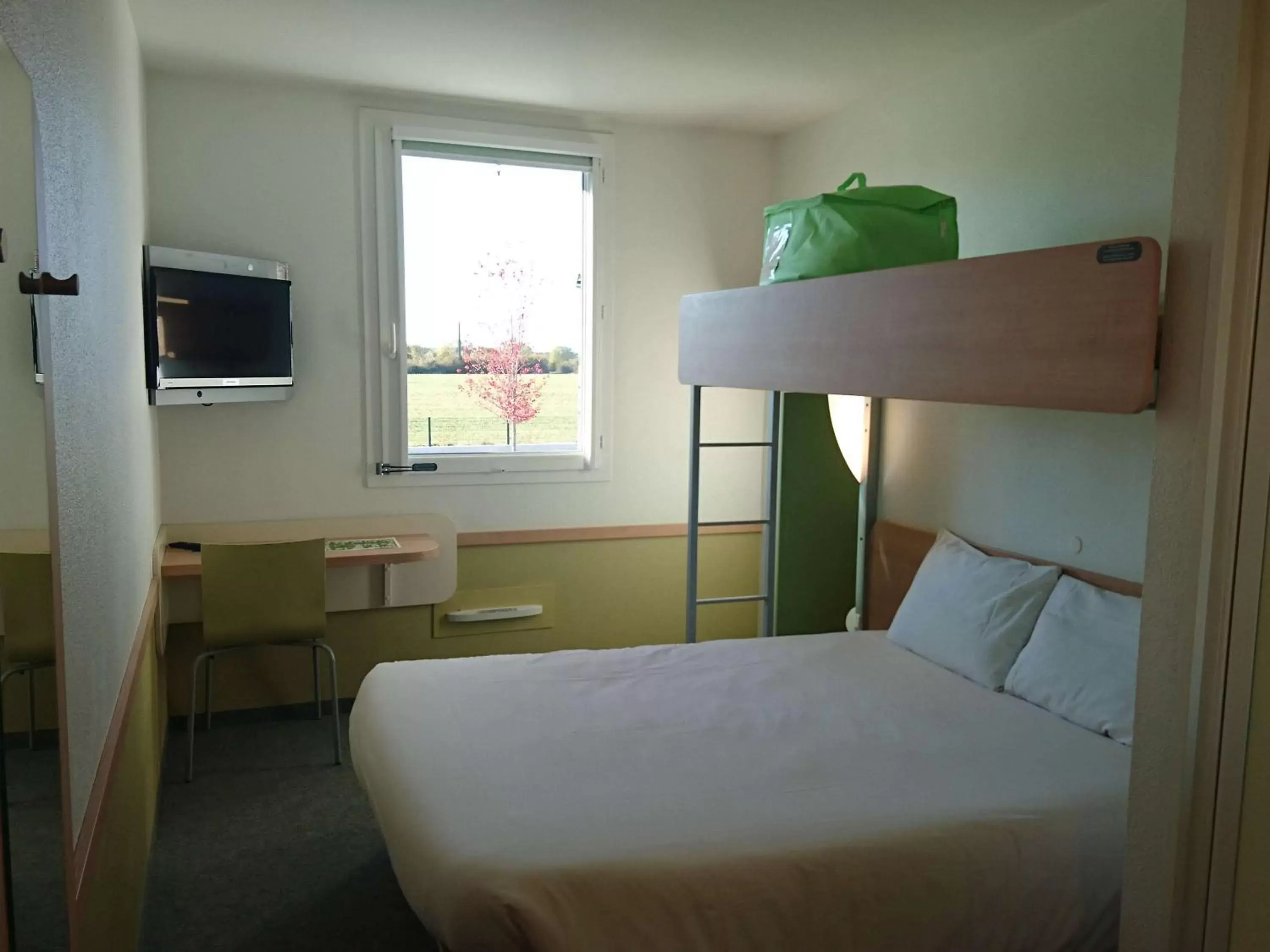 Photo of the whole room in Ibis Budget Ancenis