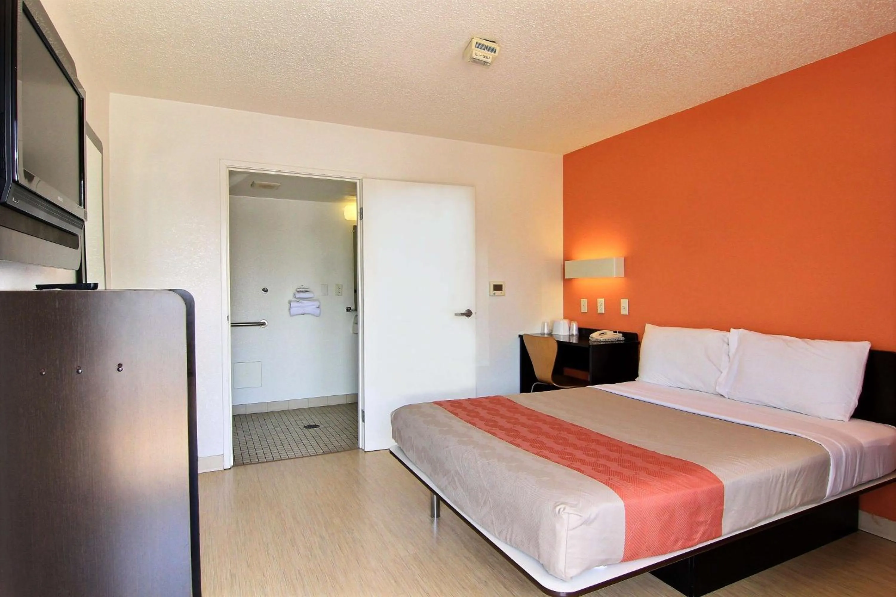 Photo of the whole room, Bed in Motel 6-Austin, TX