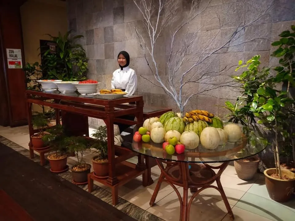 Restaurant/places to eat in Palm Beach Resort & SPA