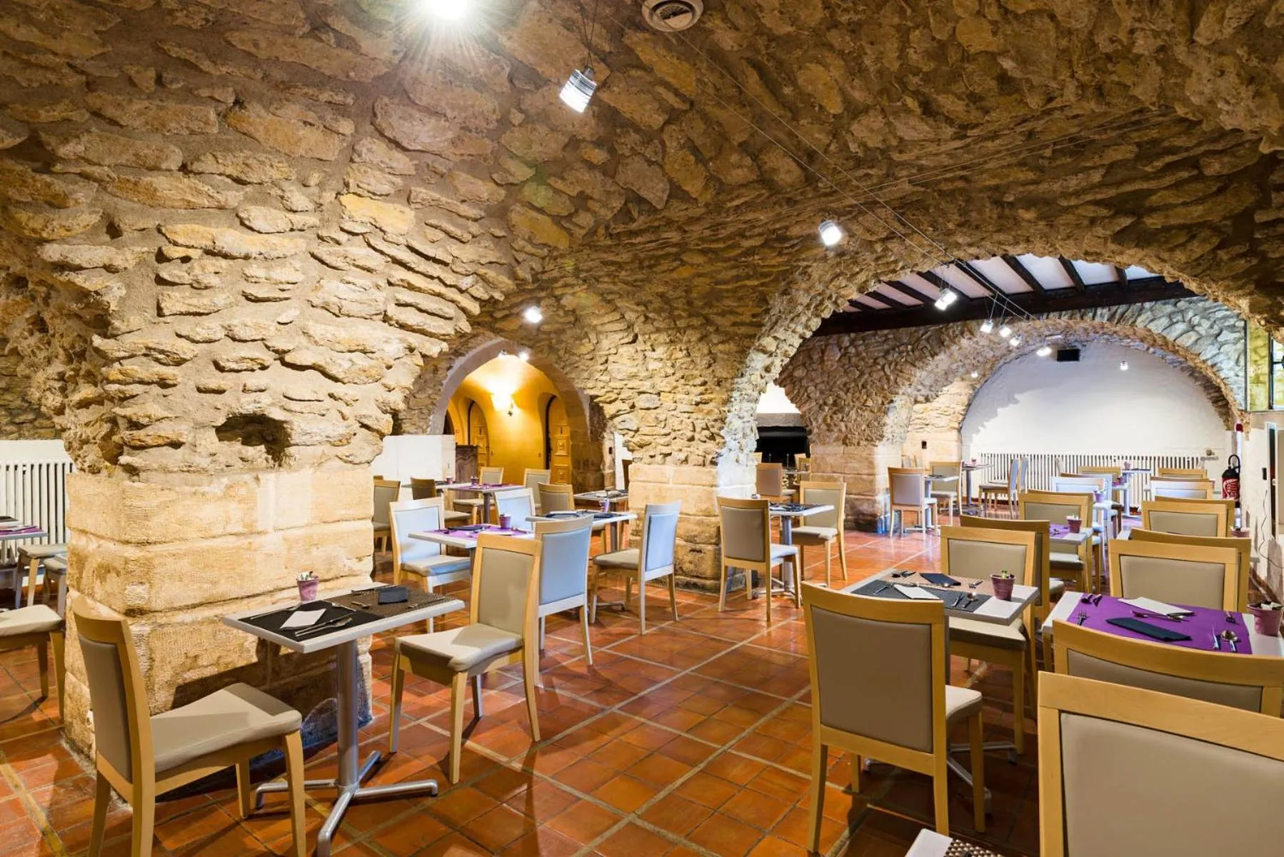 Restaurant/places to eat in Moulin de Vernègues Hôtel & Spa