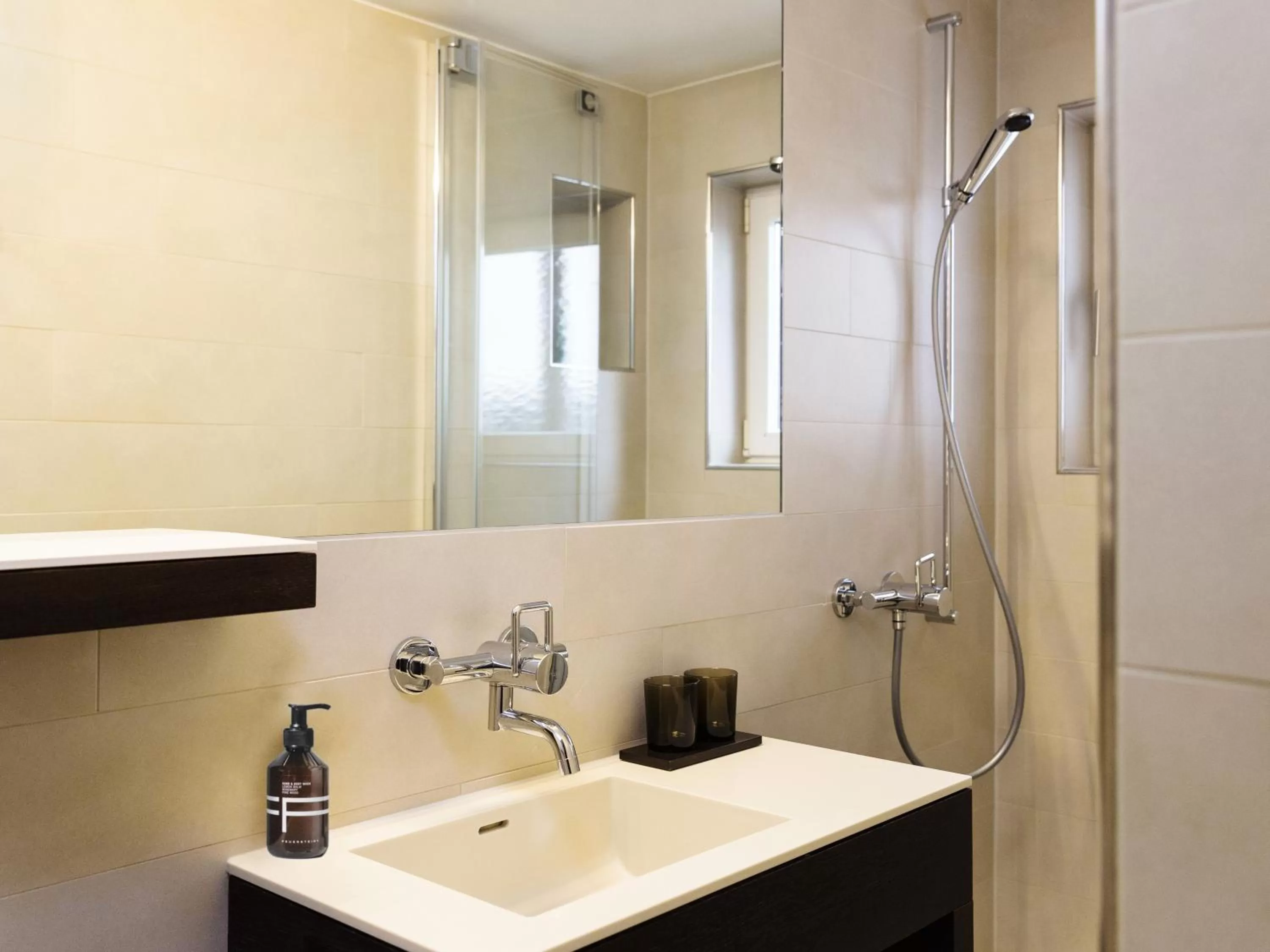 Shower in Boutique Hotel Helmhaus Zürich