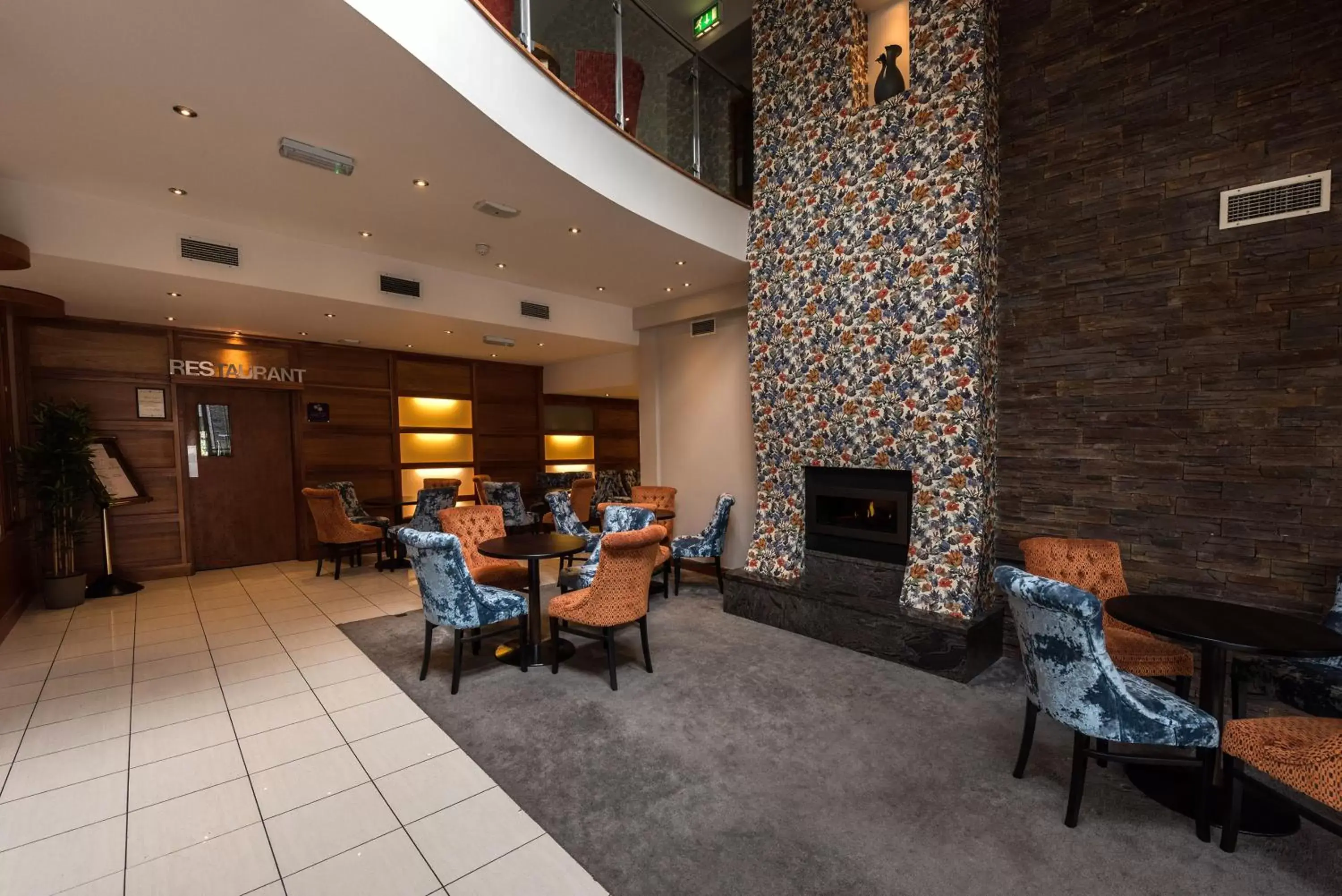 Communal lounge/ TV room in Springfield Hotel