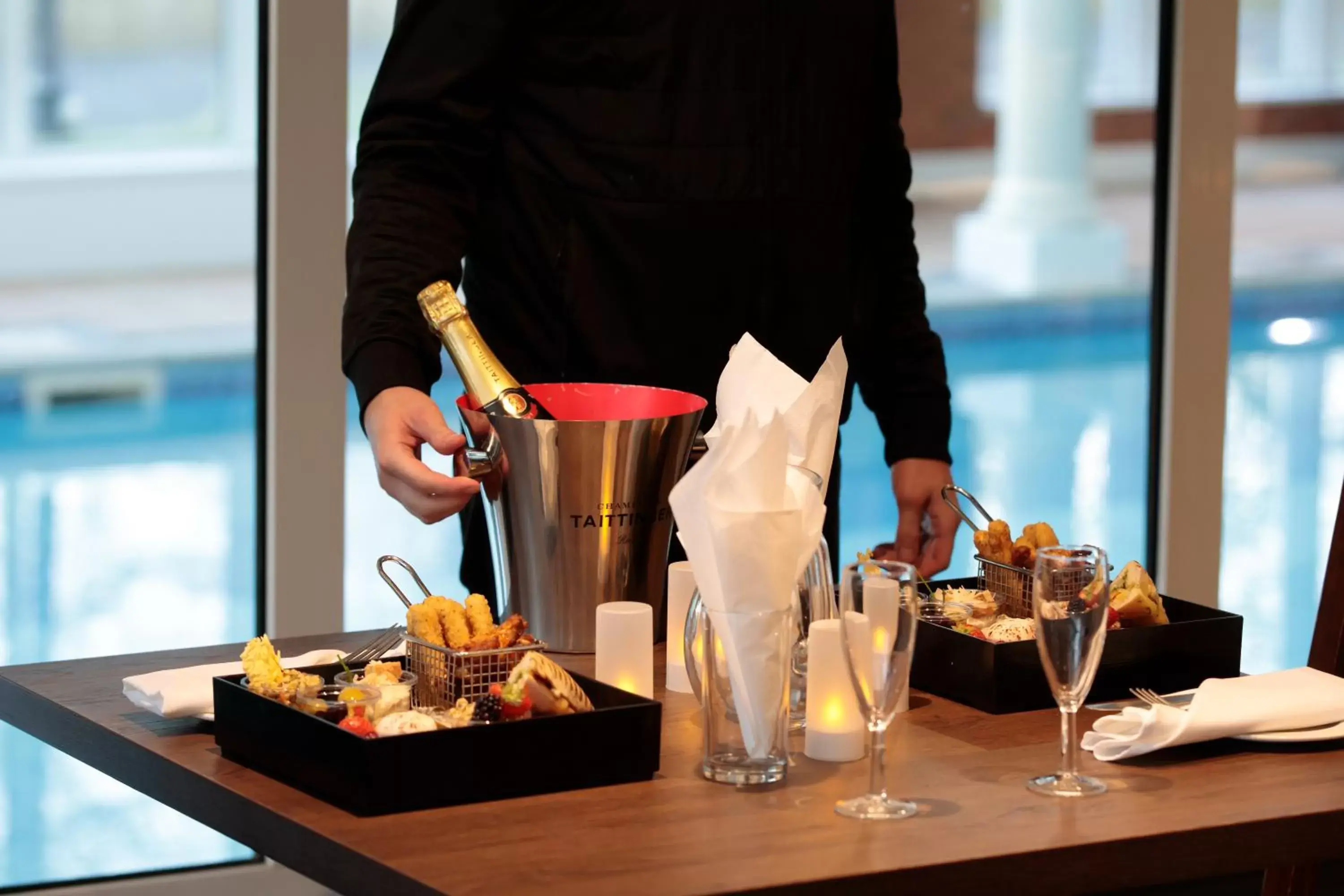 Food and drinks, Swimming Pool in Mercure Blackburn Dunkenhalgh Hotel & Spa