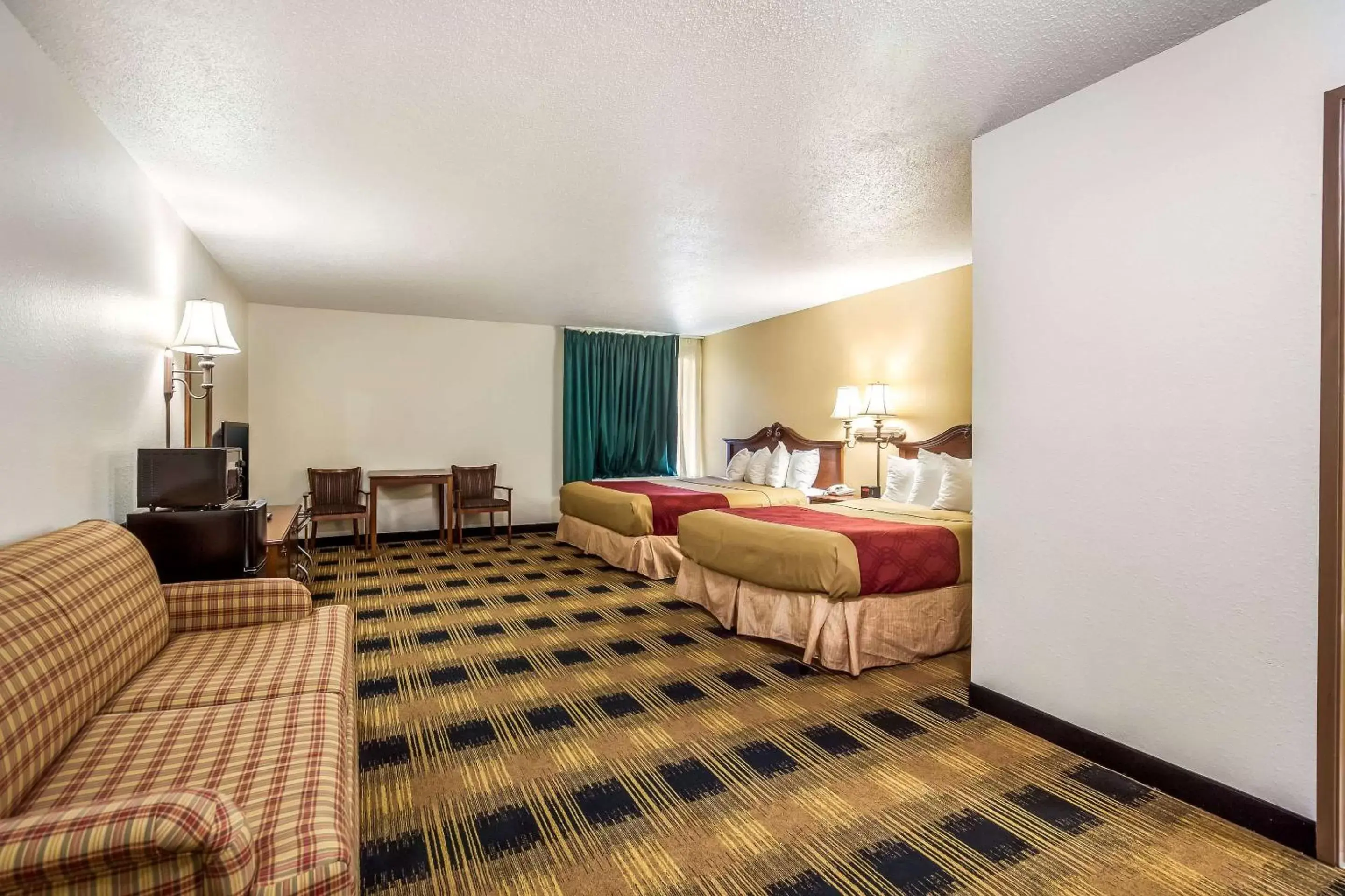 Photo of the whole room, Seating Area in Econo Lodge Inn & Suites Fairview Heights near I-64 St Louis