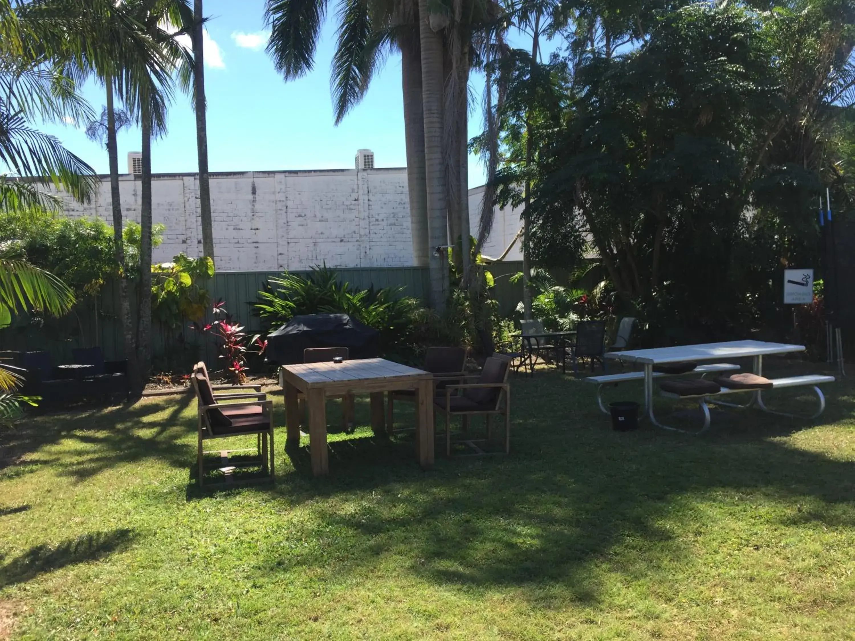 BBQ facilities, Garden in Paradise Motel