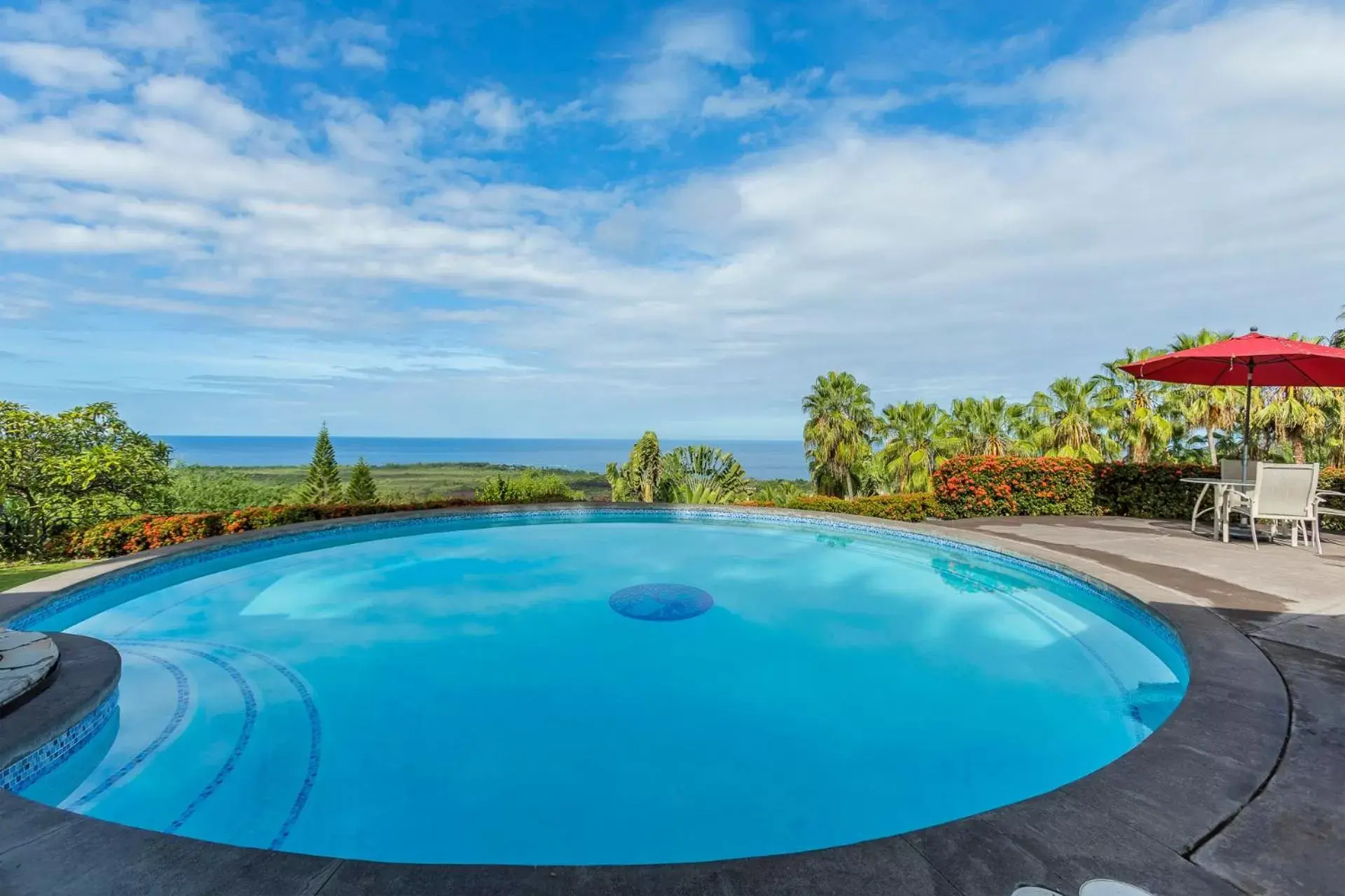 Swimming Pool in Luana Inn